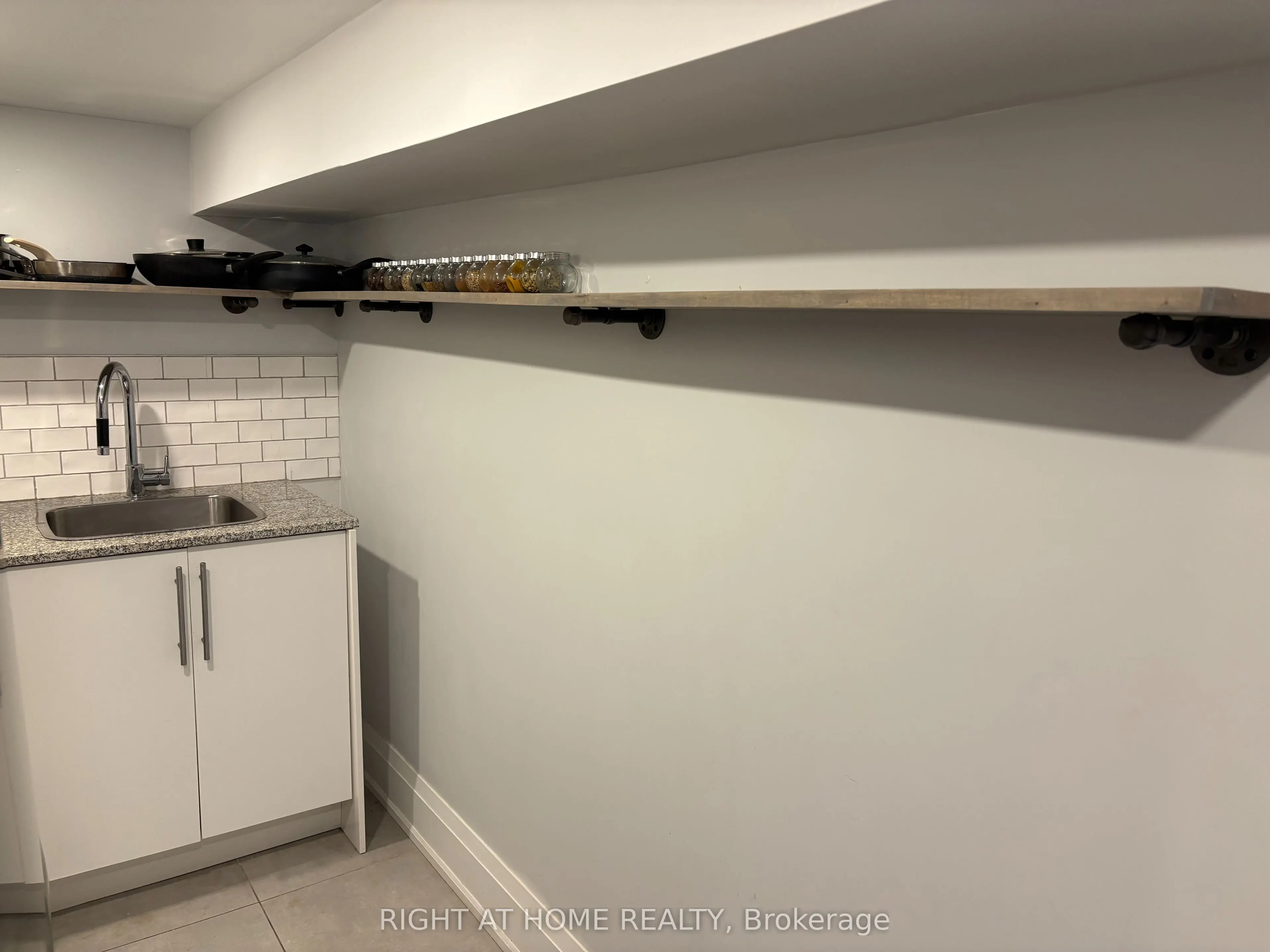 39 Amherst Avenue, #Lower