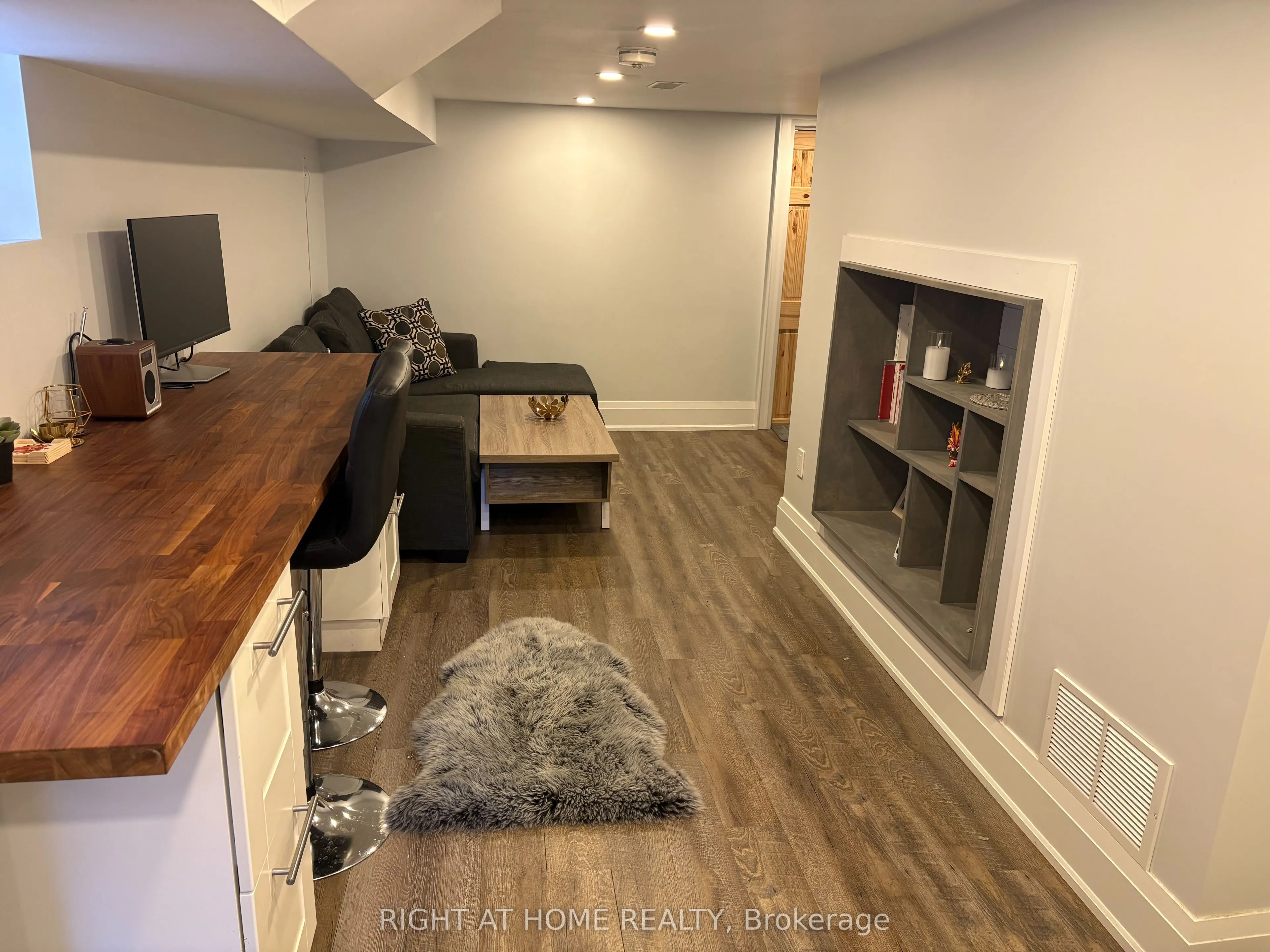 39 Amherst Avenue, #Lower