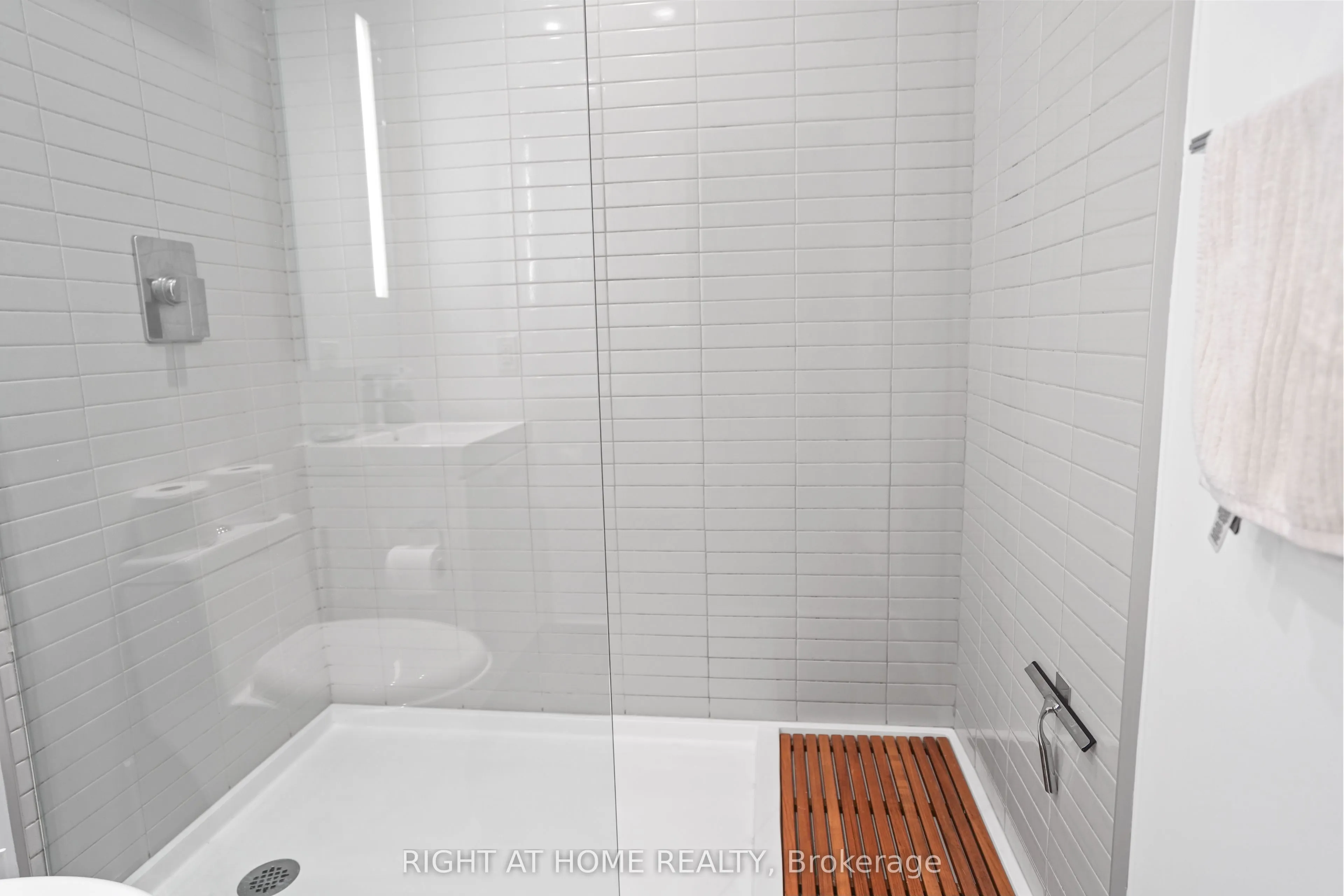 629 King Street W, #513