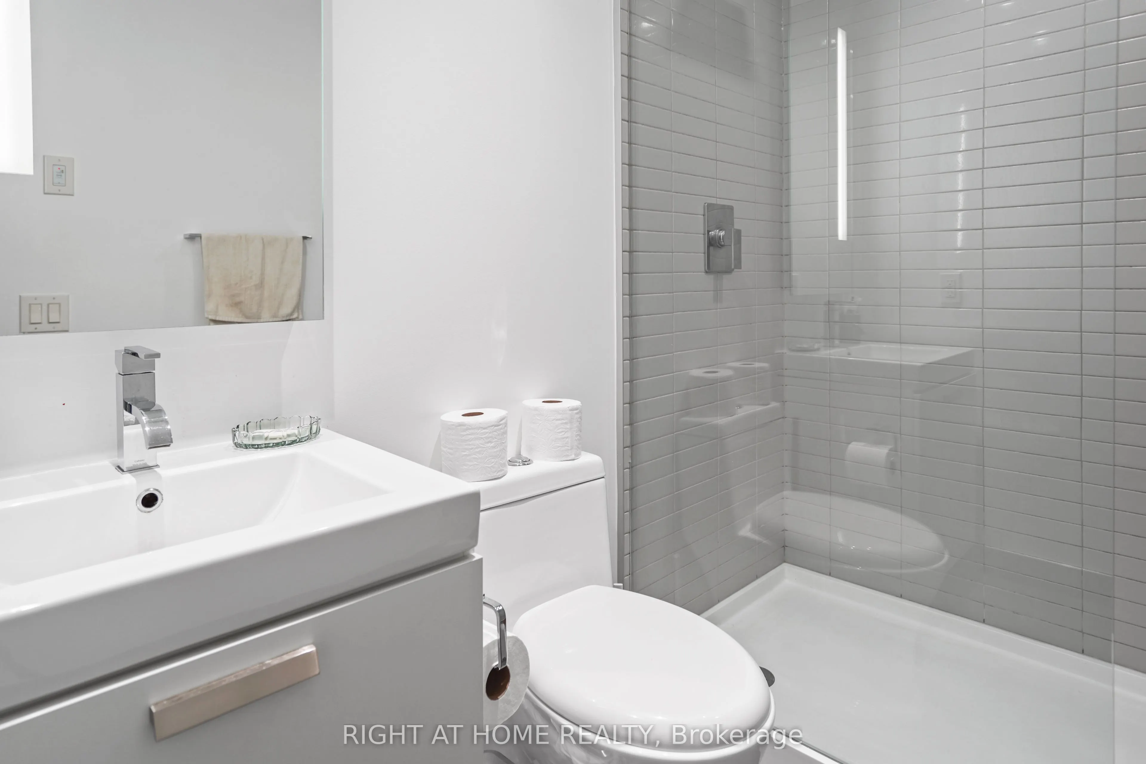 629 King Street W, #513