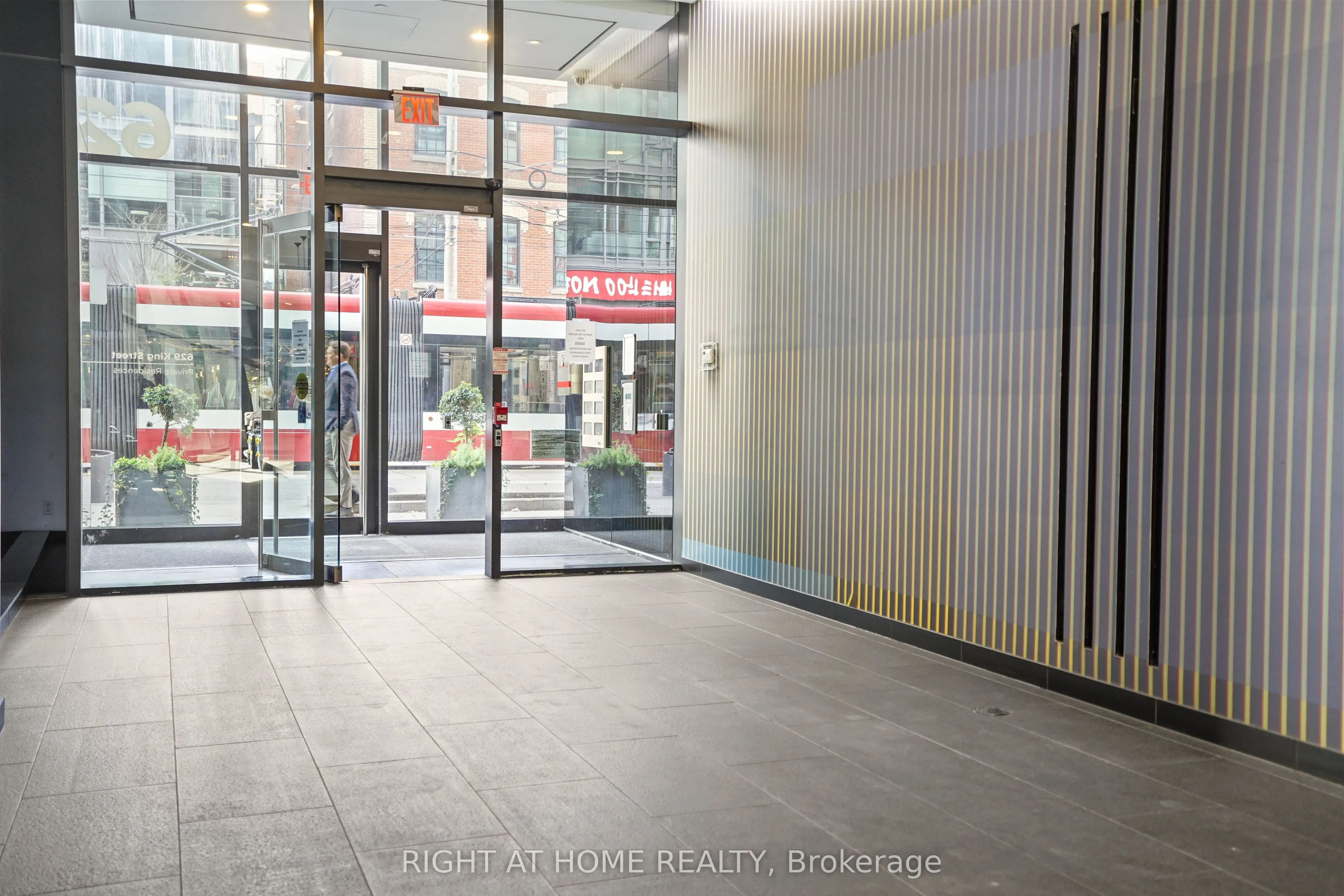 629 King Street W, #513