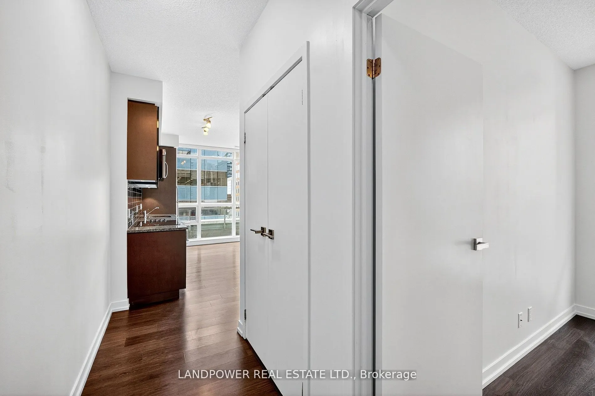 89 Dunfield Avenue, #403