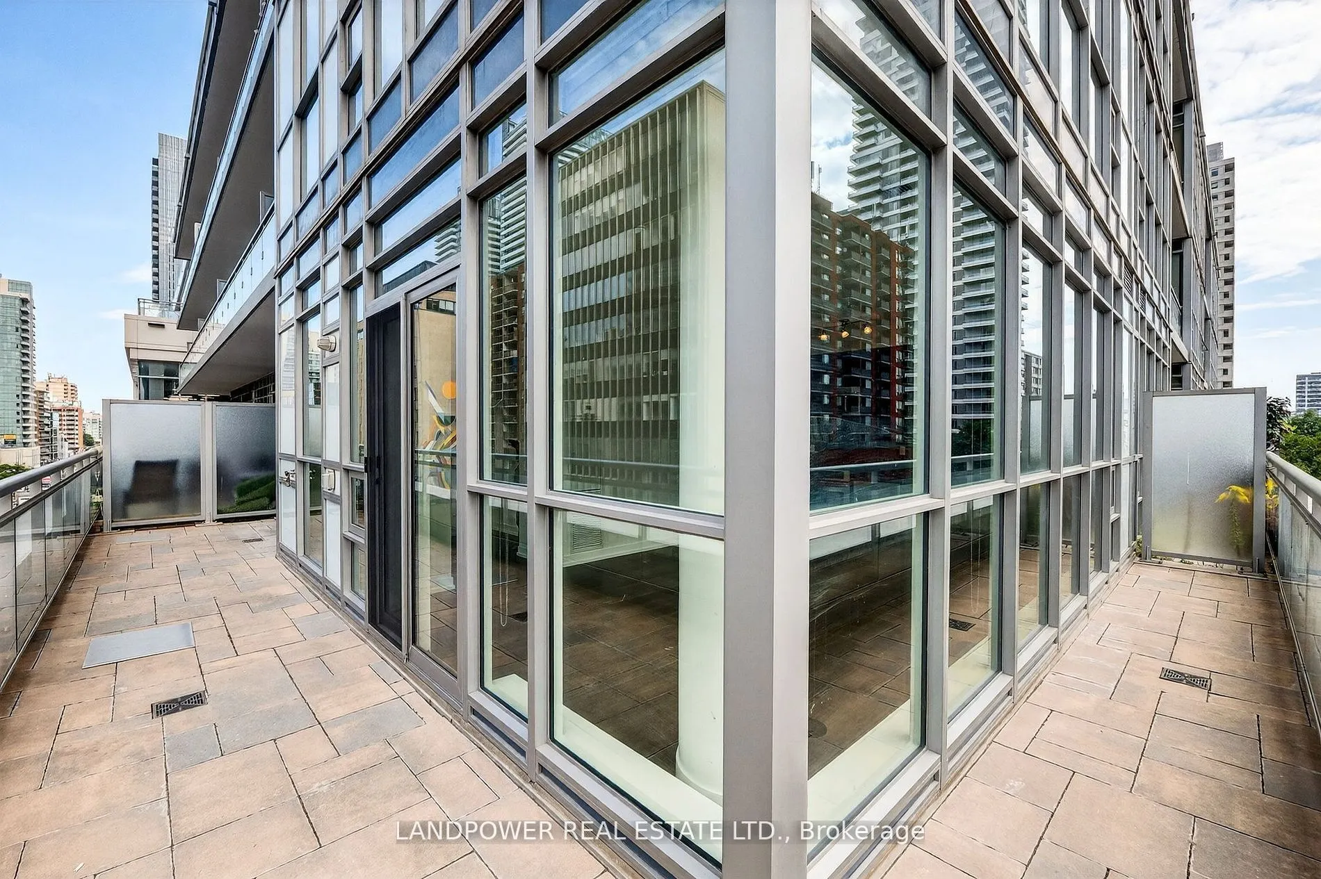 89 Dunfield Avenue, #403