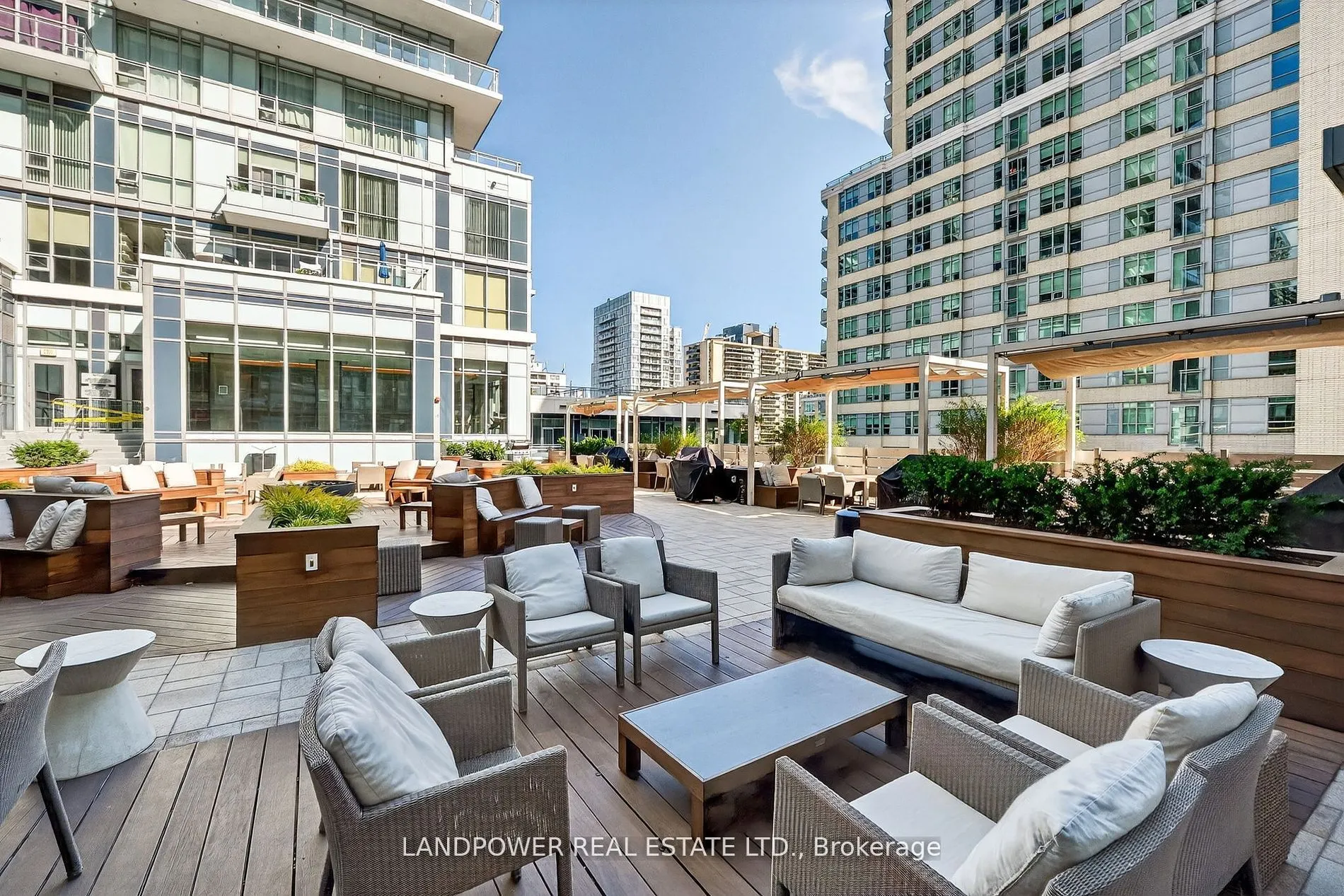 89 Dunfield Avenue, #403