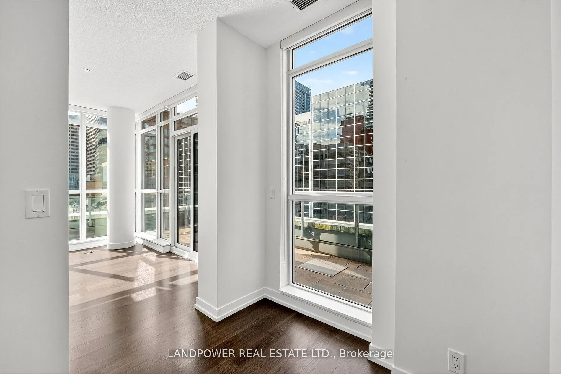 89 Dunfield Avenue, #403