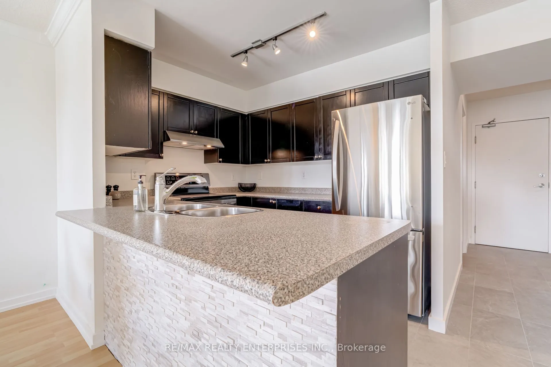 260 Merton Street, #707