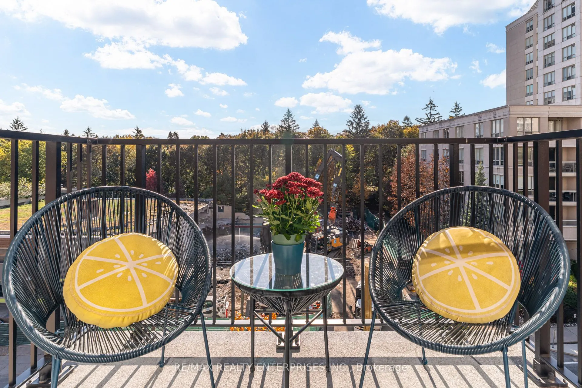 260 Merton Street, #707