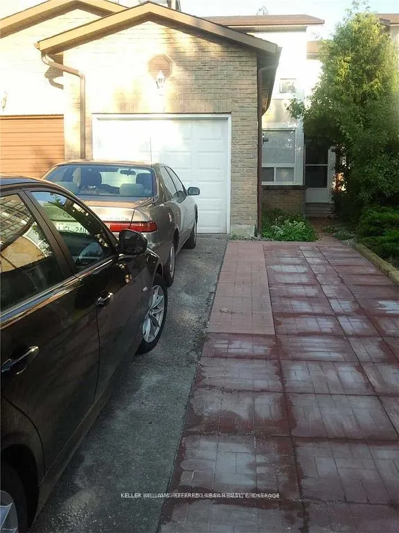 3 Robert Hicks Drive, #Lower