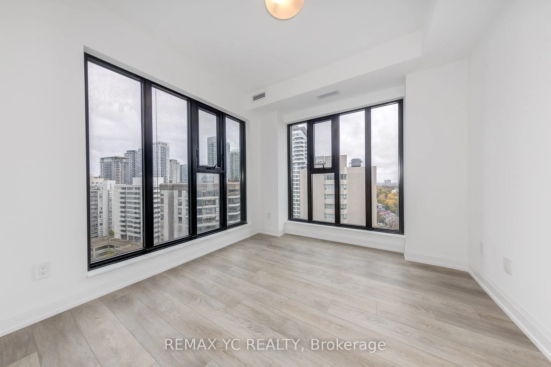 20 Soudan Avenue, #1502