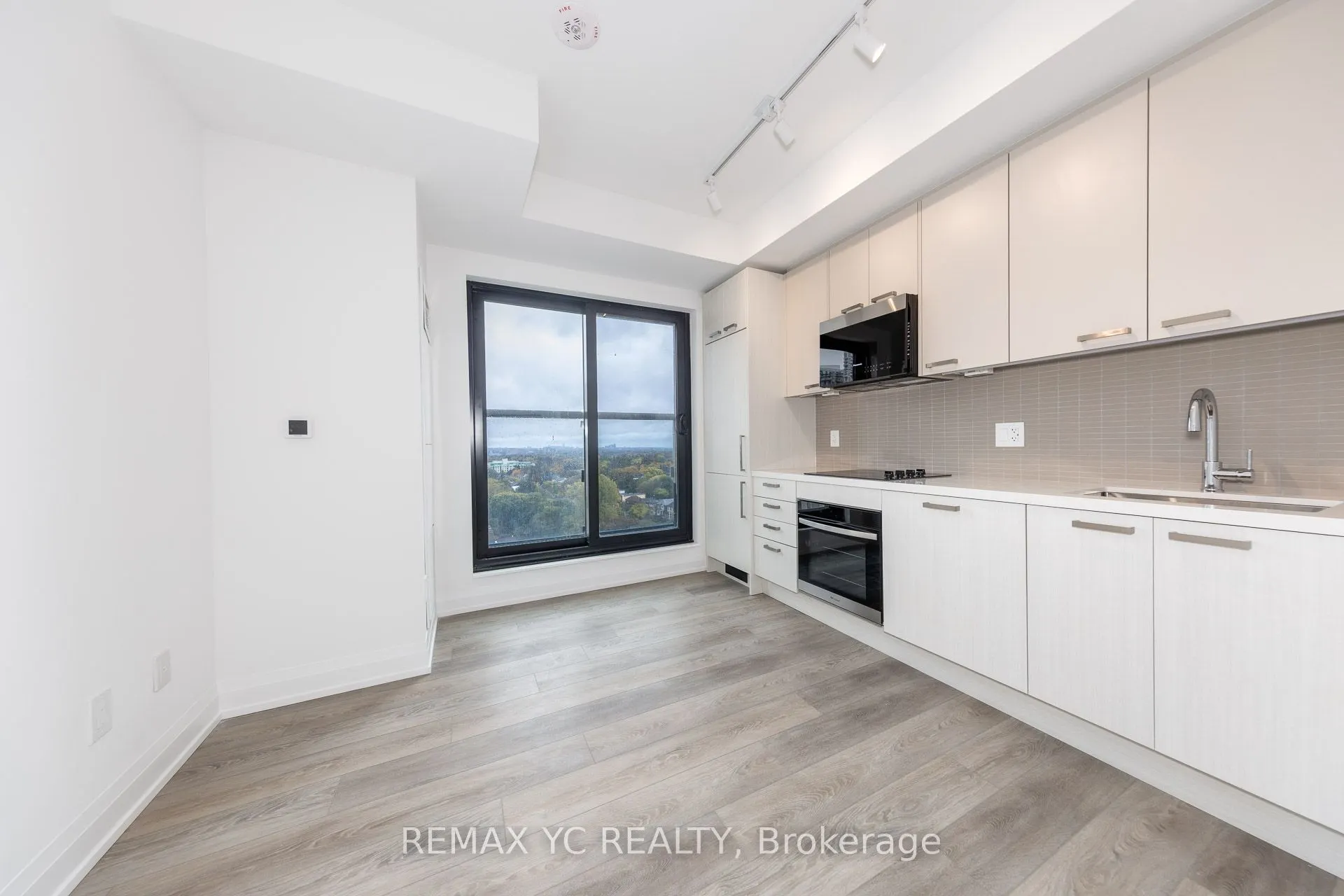 20 Soudan Avenue, #1502