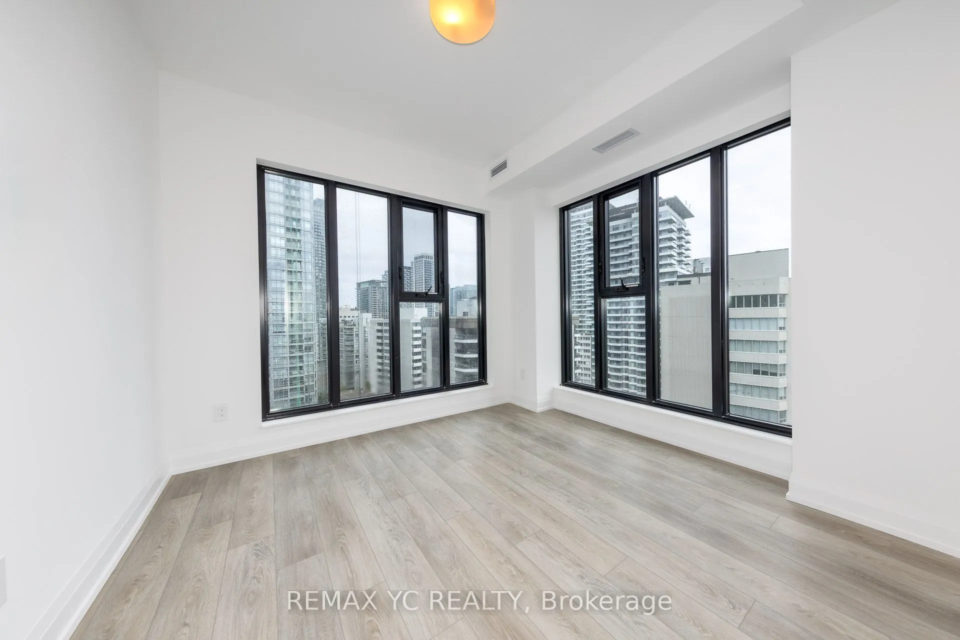 20 Soudan Avenue, #1502