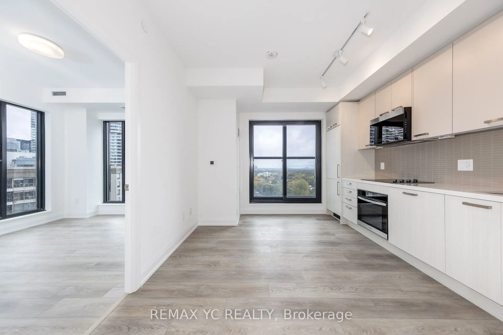 20 Soudan Avenue, #1502