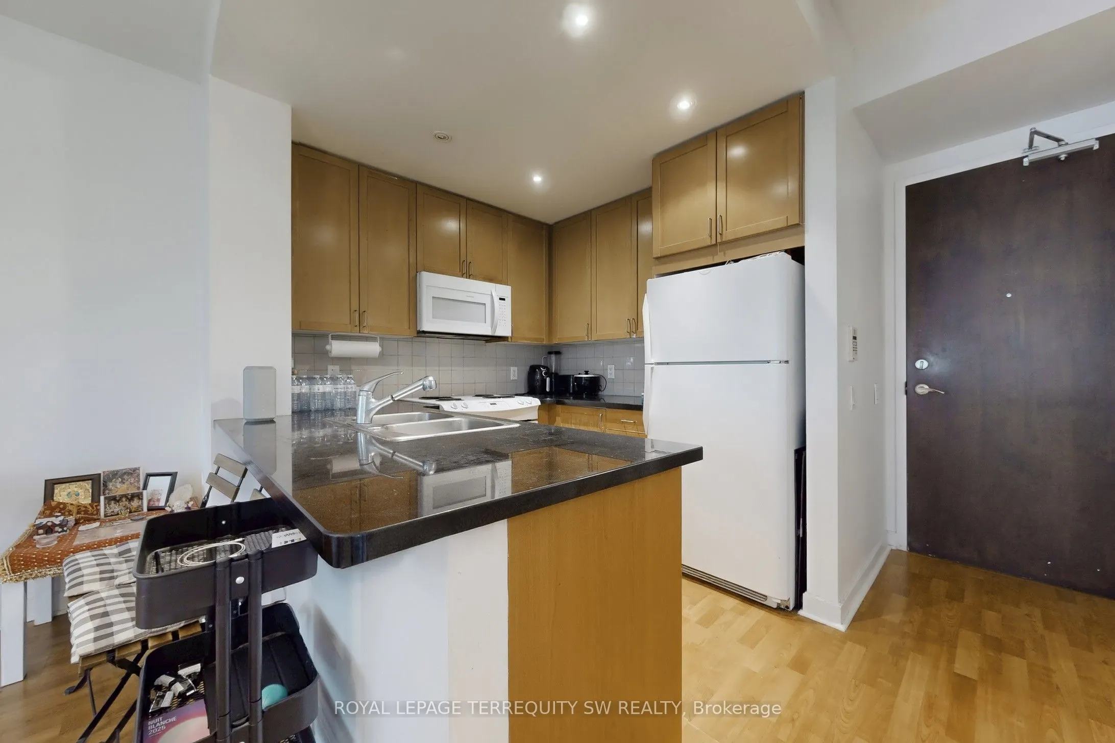 85 Bloor Street E, #1612