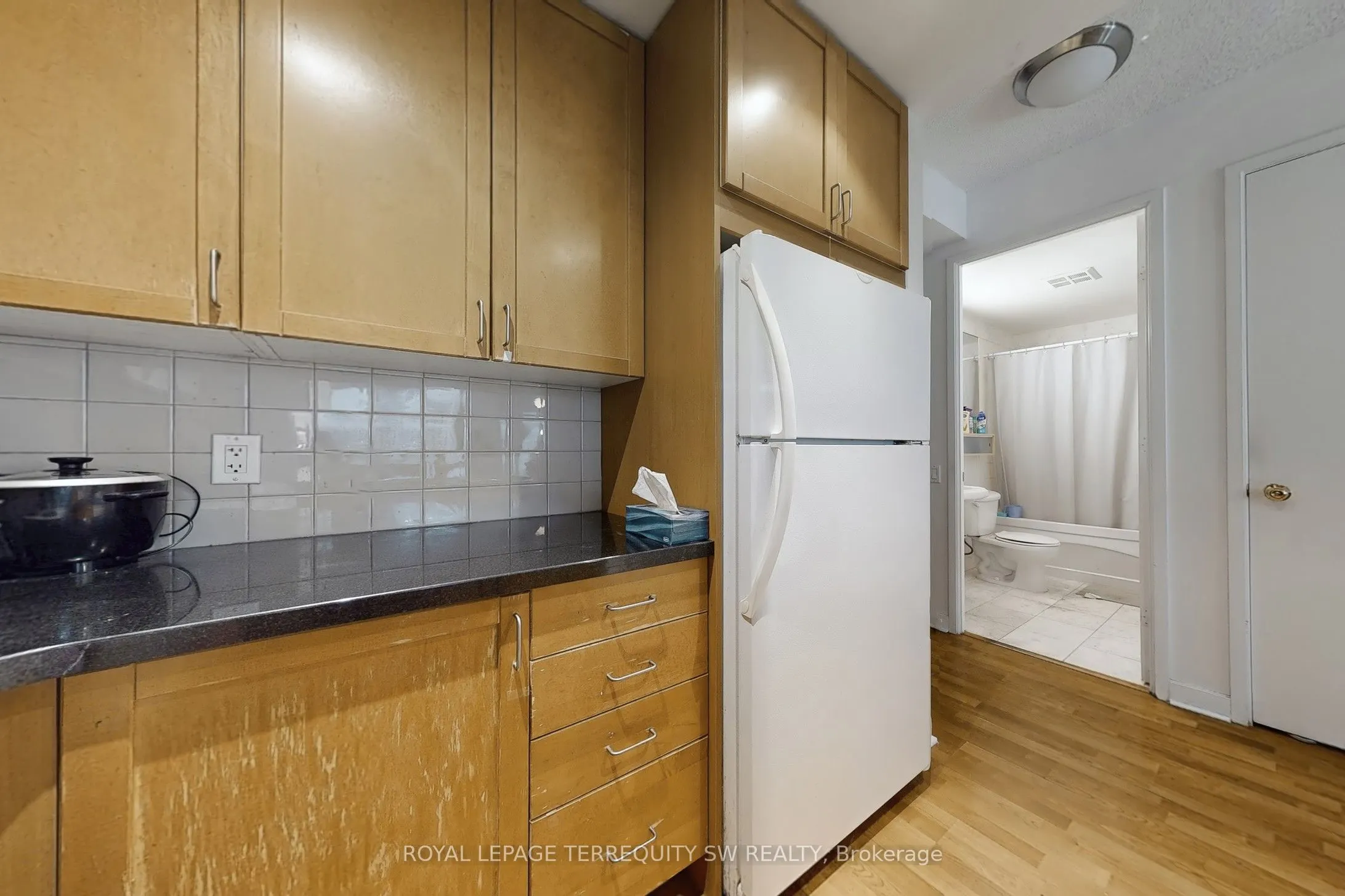 85 Bloor Street E, #1612