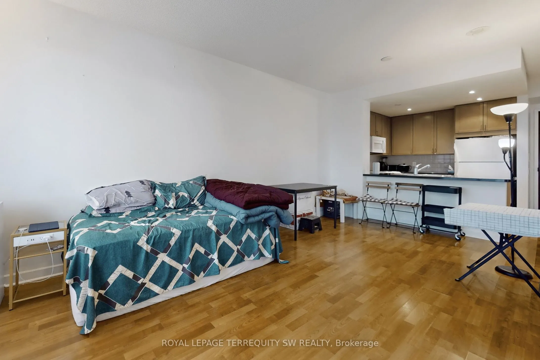 85 Bloor Street E, #1612