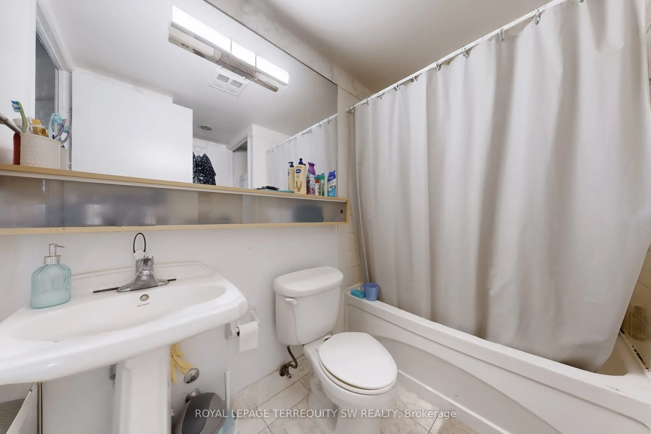 85 Bloor Street E, #1612