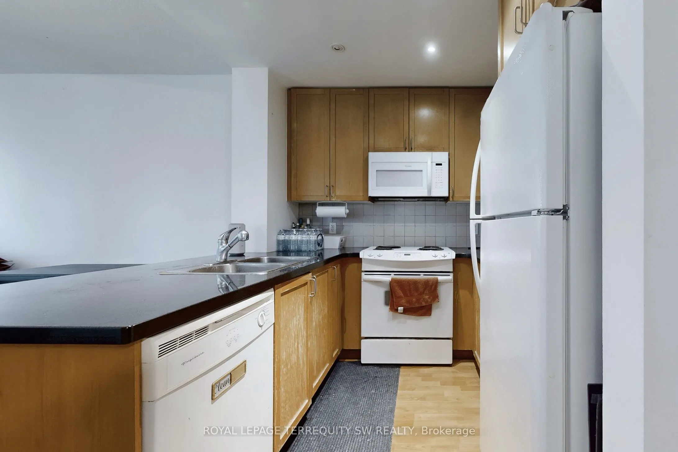 85 Bloor Street E, #1612