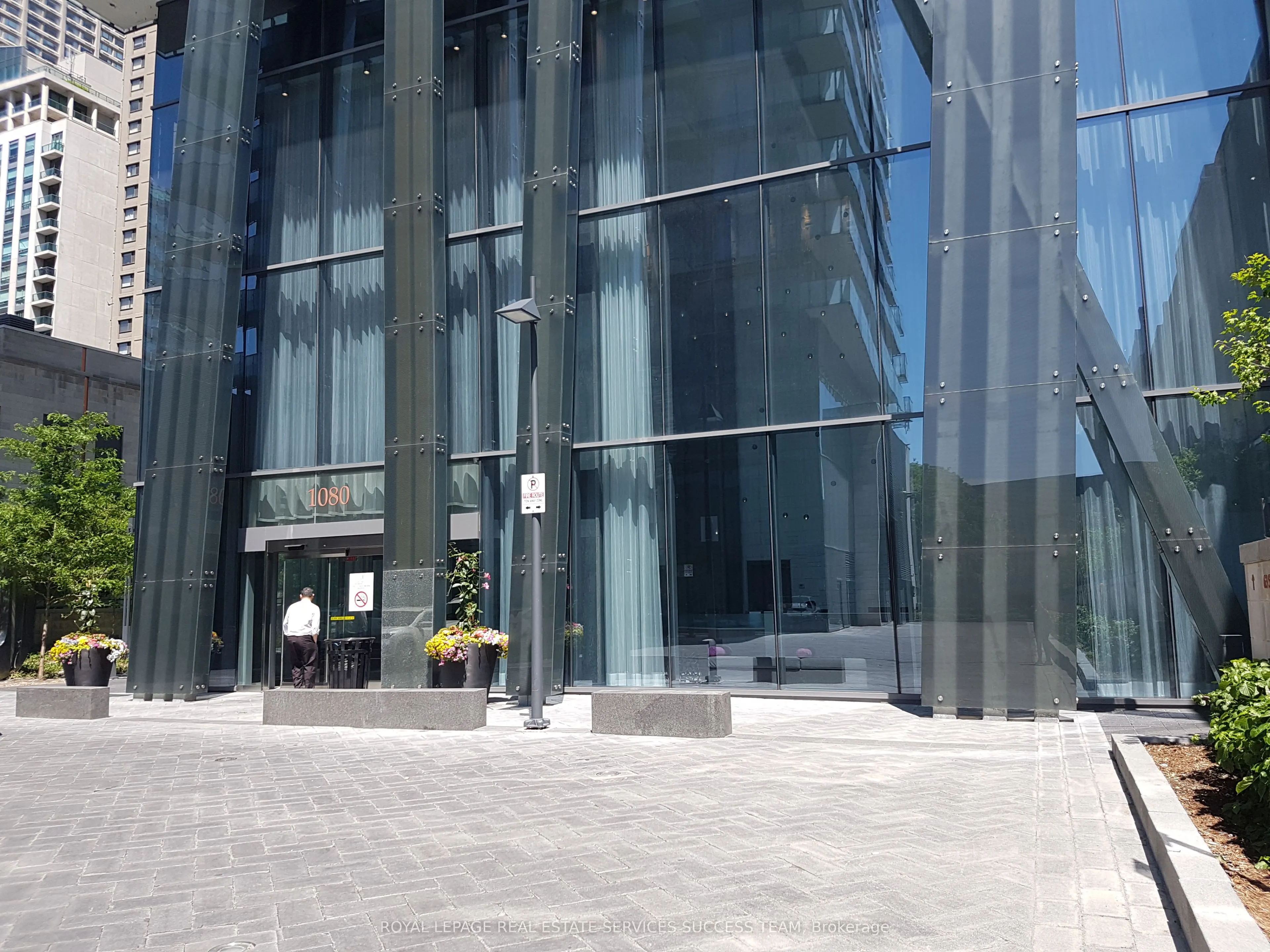 1080 Bay Street, #3206