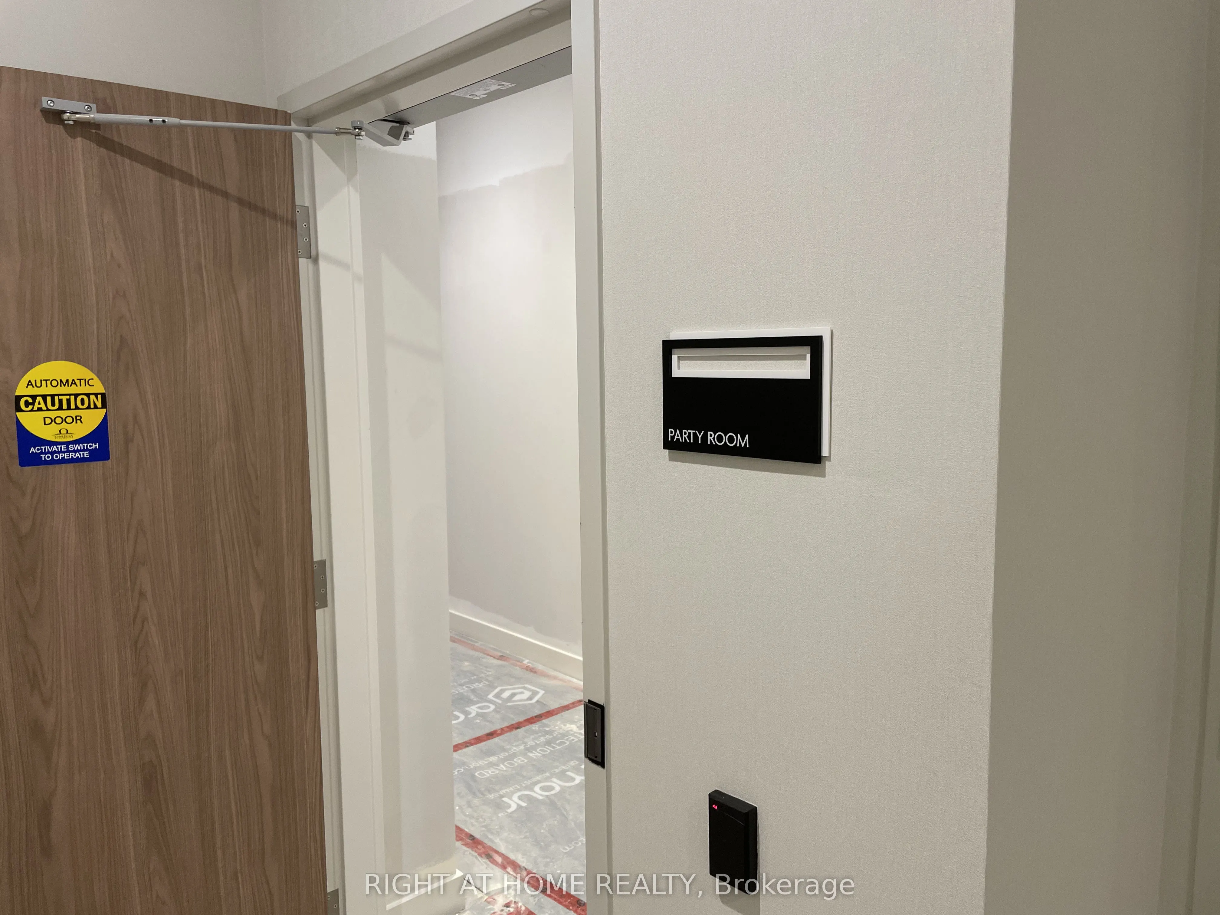 1 Kyle Lowry Road, #323