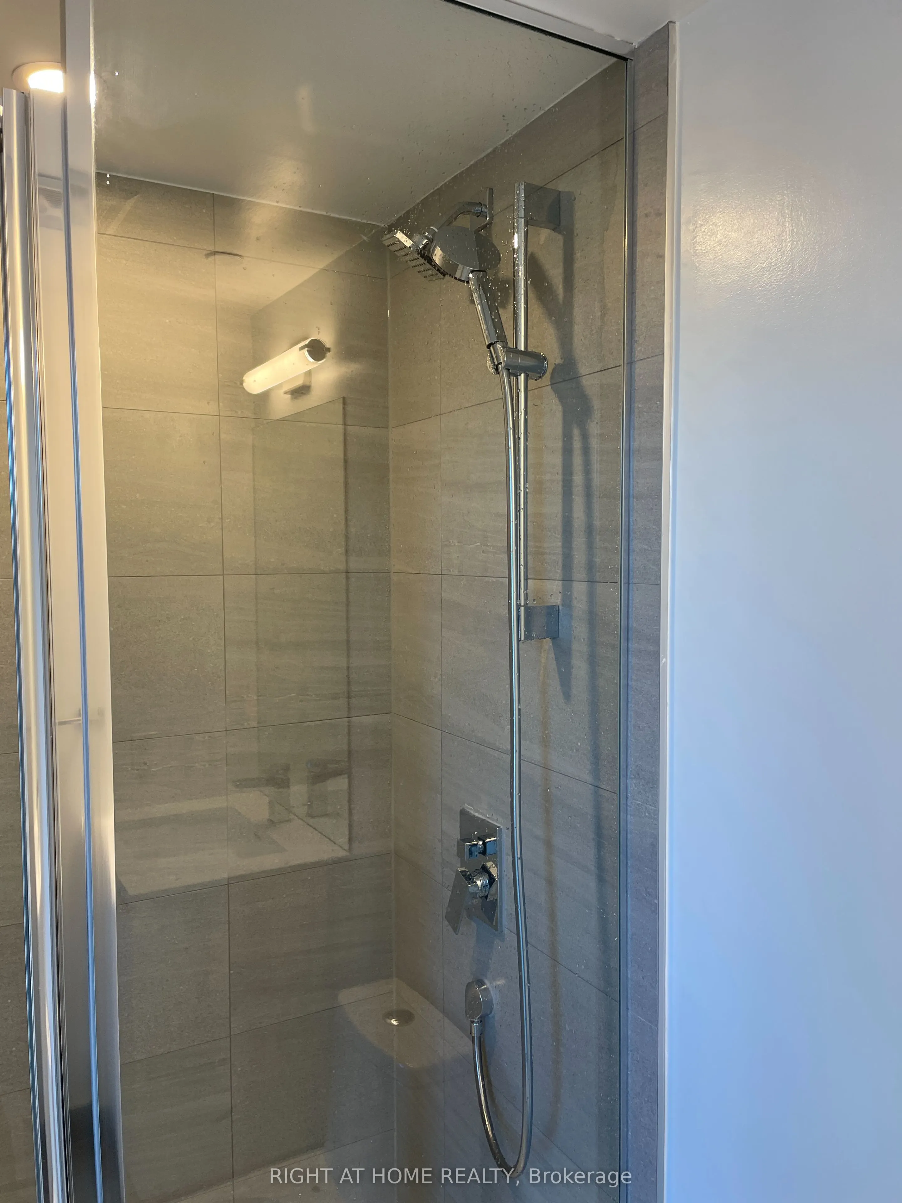 1 Kyle Lowry Road, #323