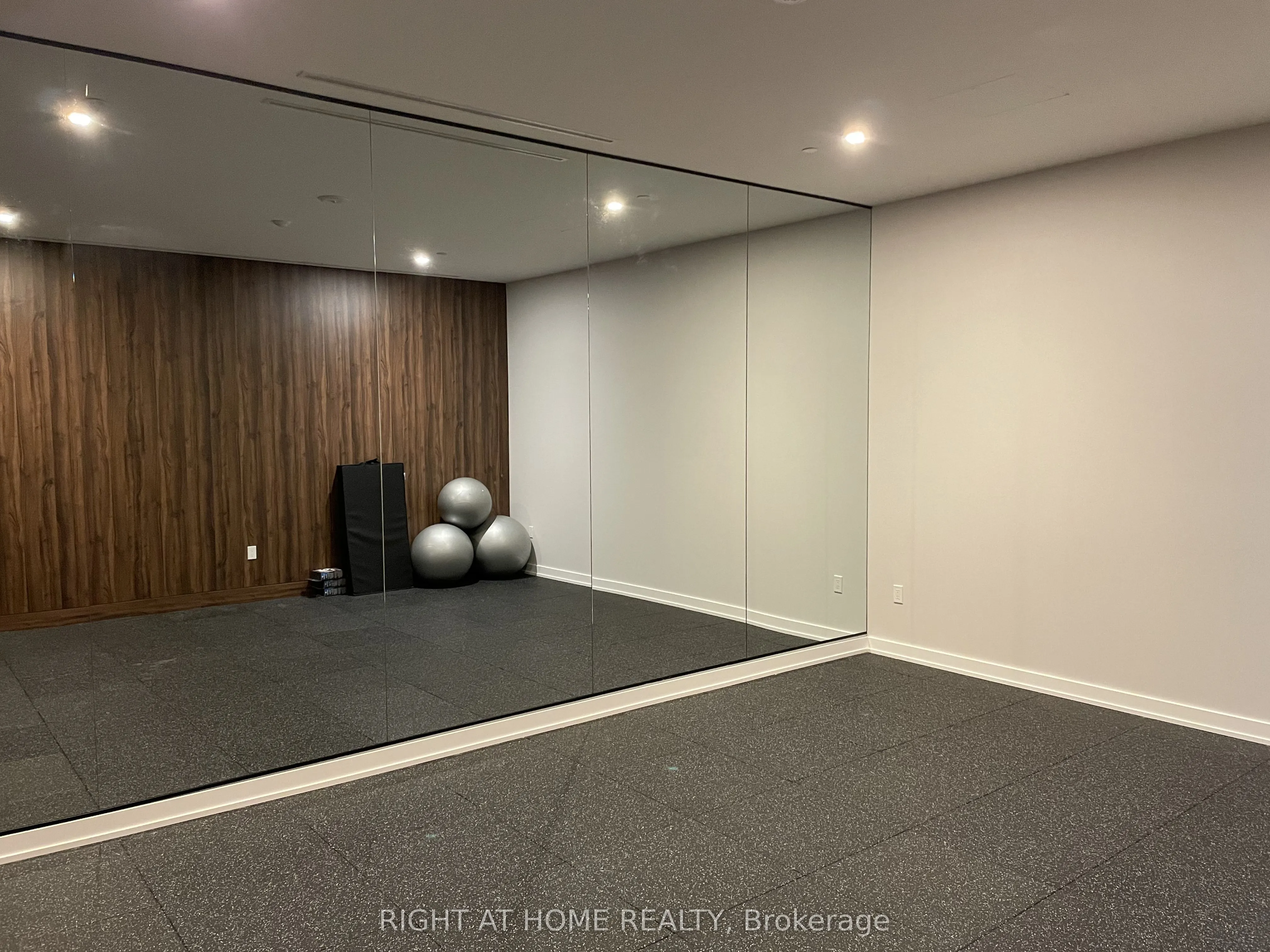 1 Kyle Lowry Road, #323