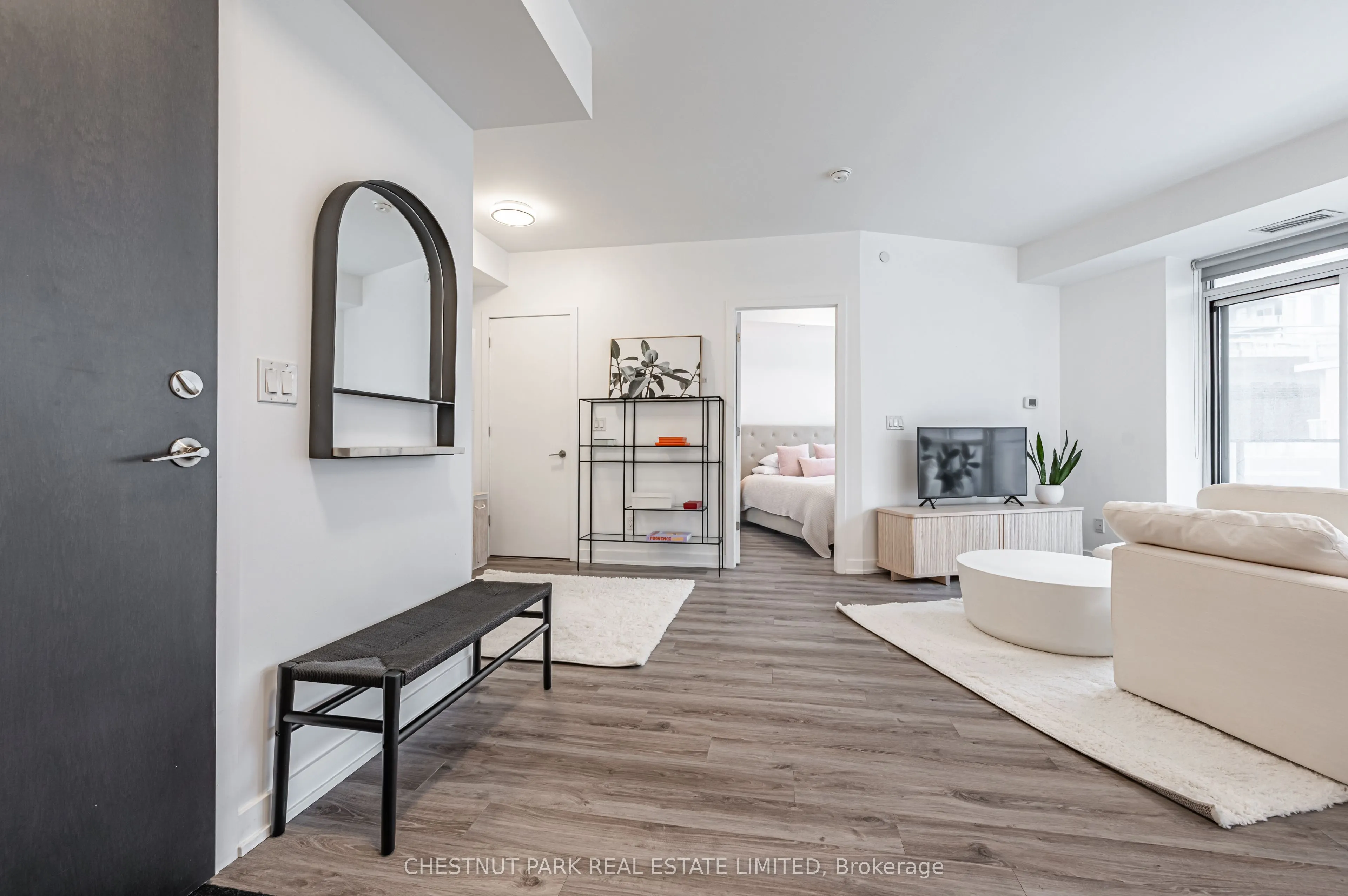 50 Bruyeres Mews, #515