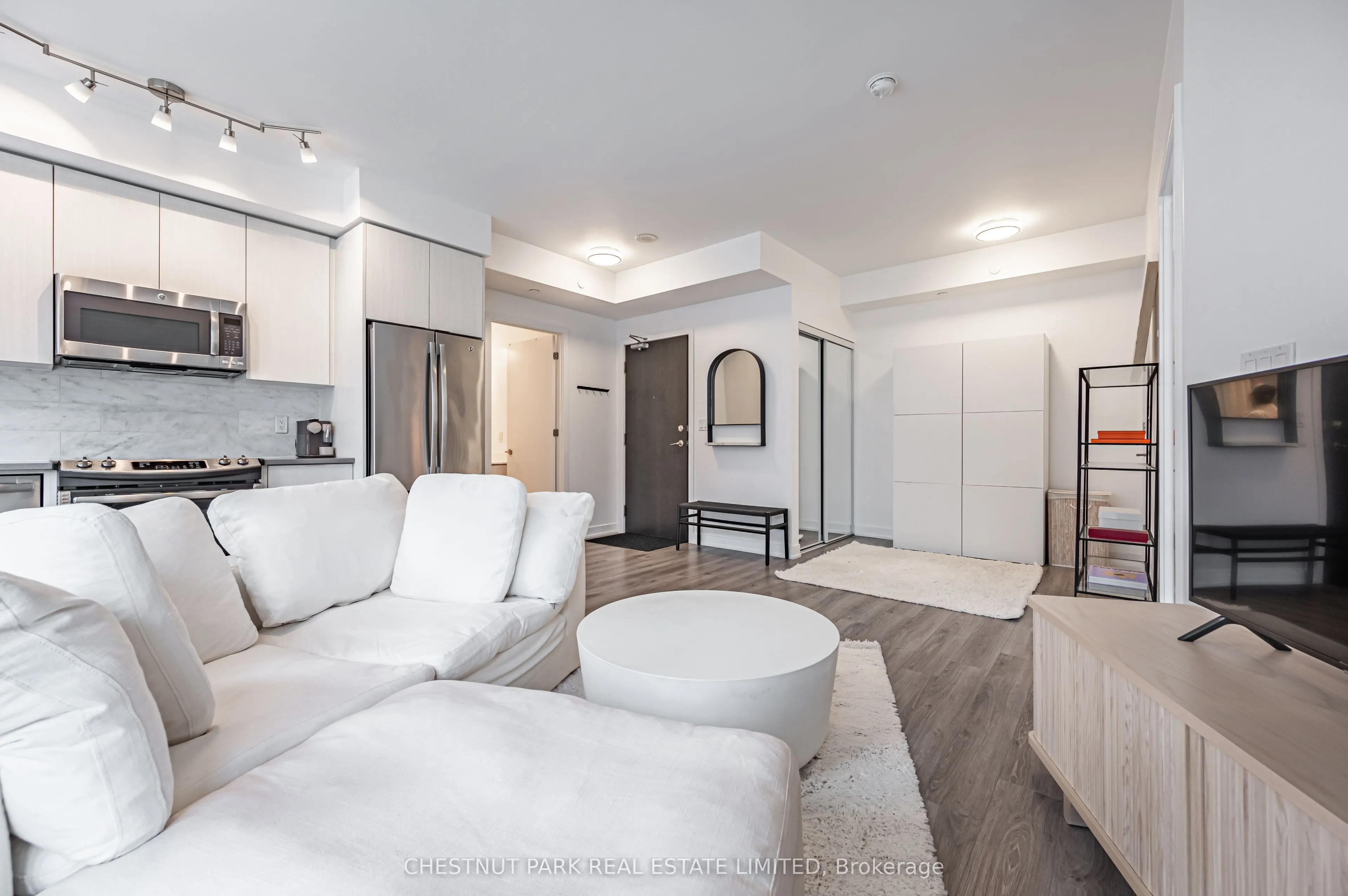 50 Bruyeres Mews, #515