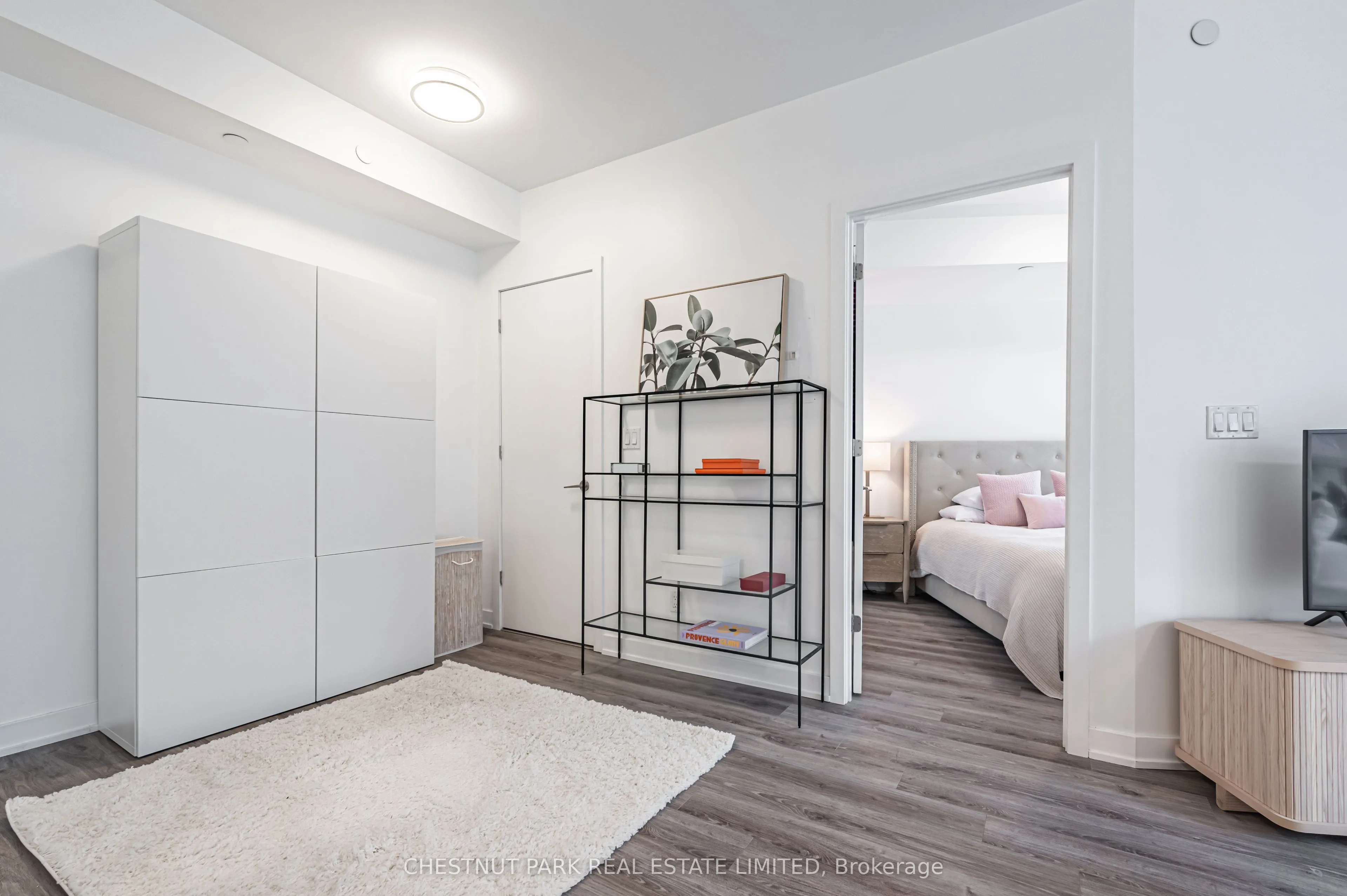 50 Bruyeres Mews, #515