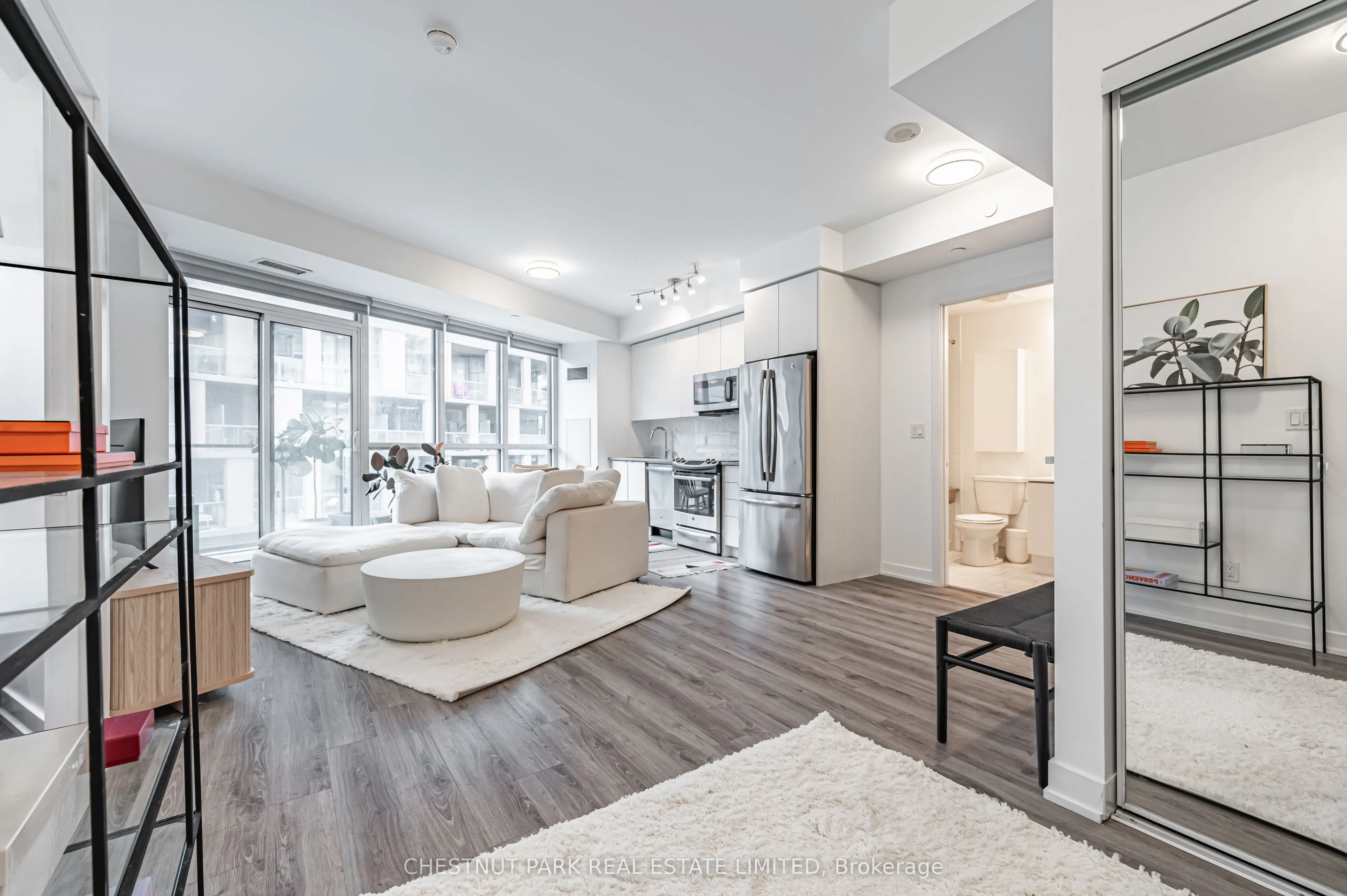 50 Bruyeres Mews, #515