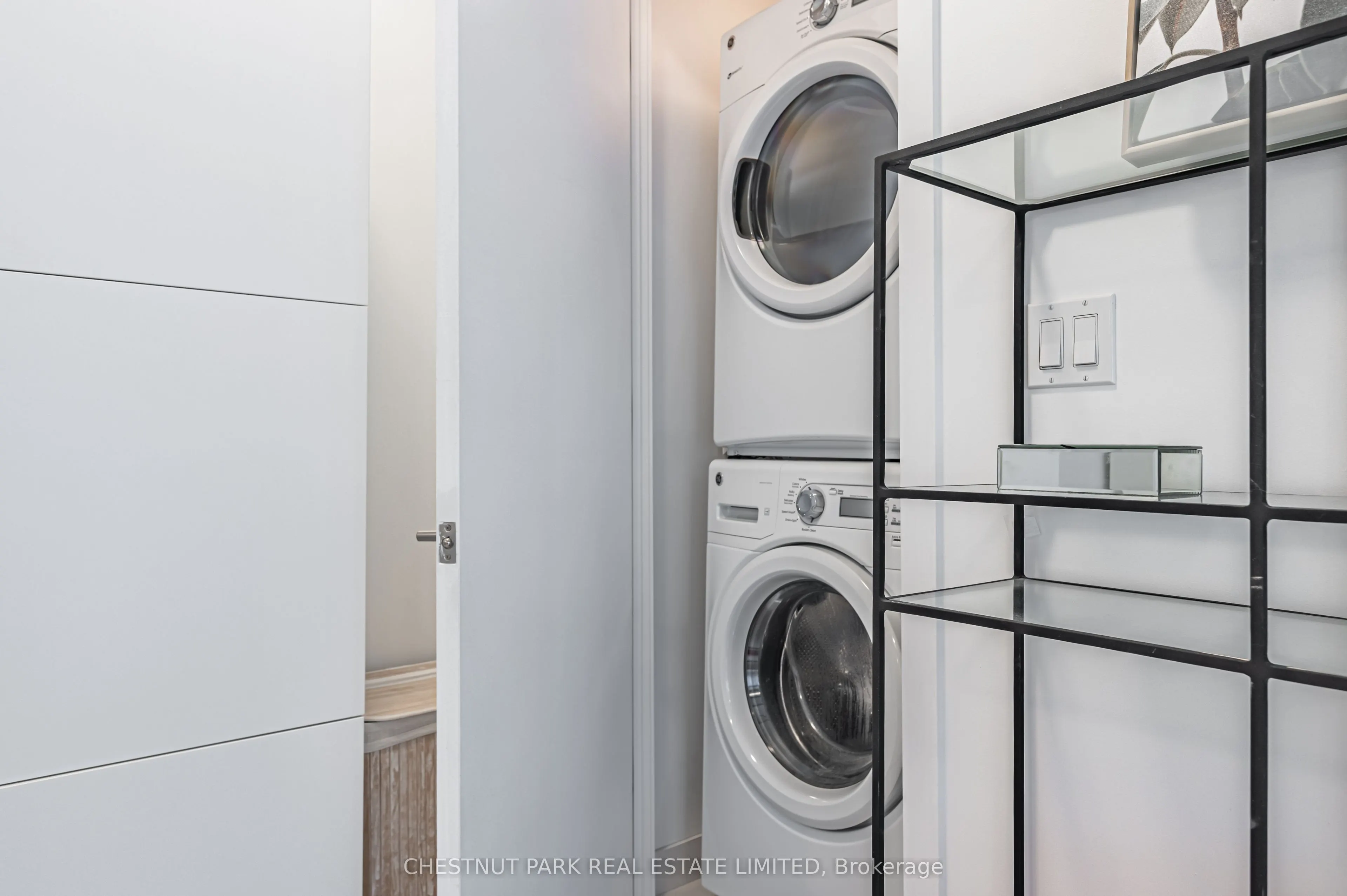 50 Bruyeres Mews, #515