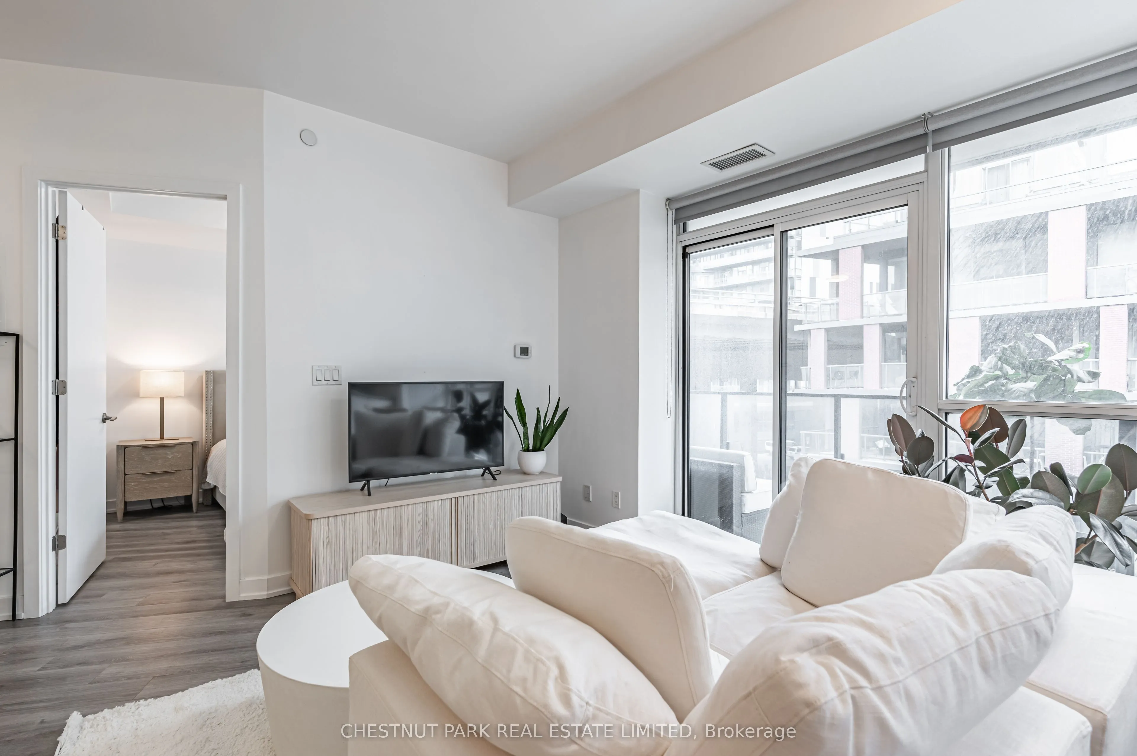 50 Bruyeres Mews, #515