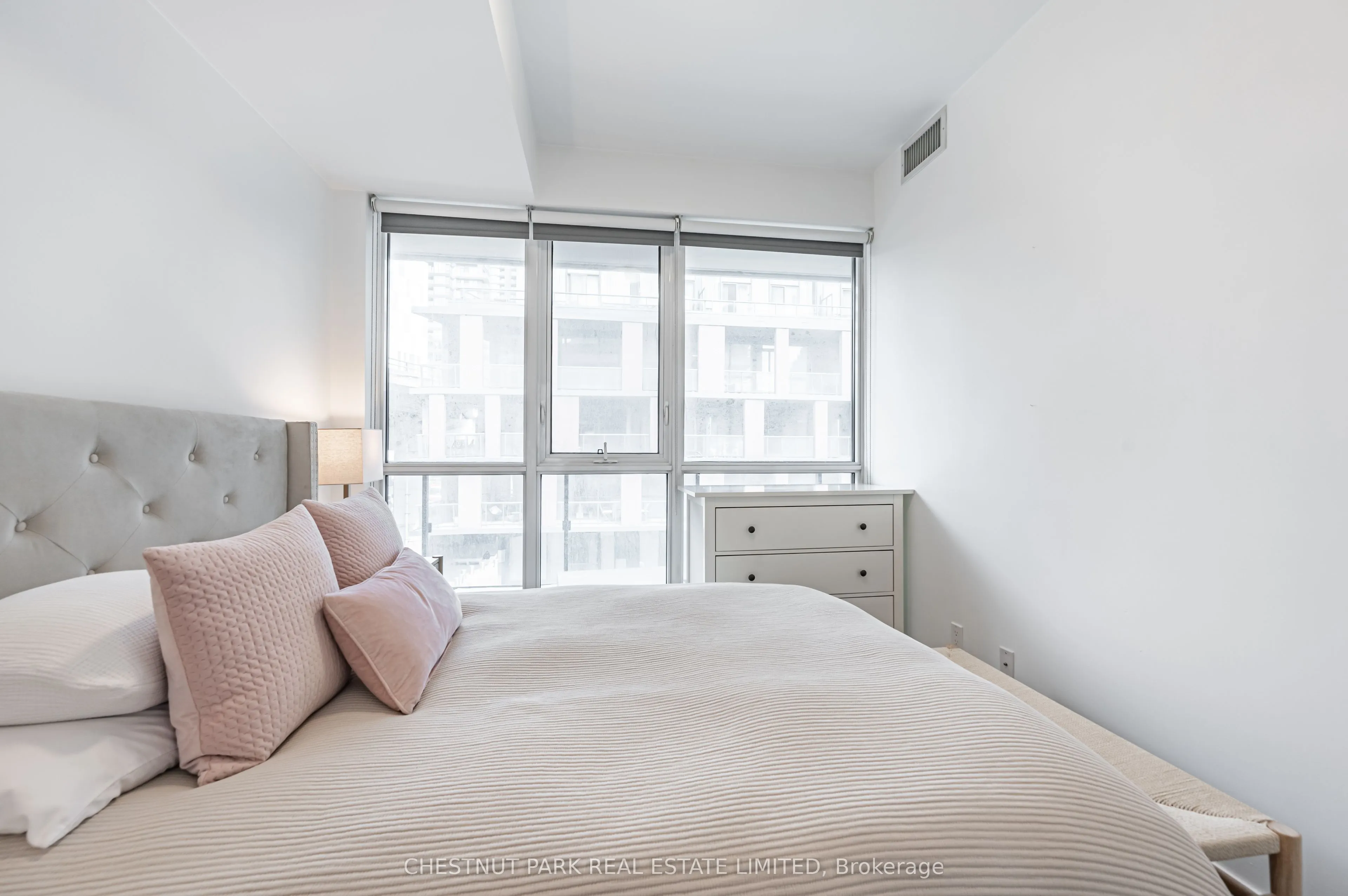 50 Bruyeres Mews, #515