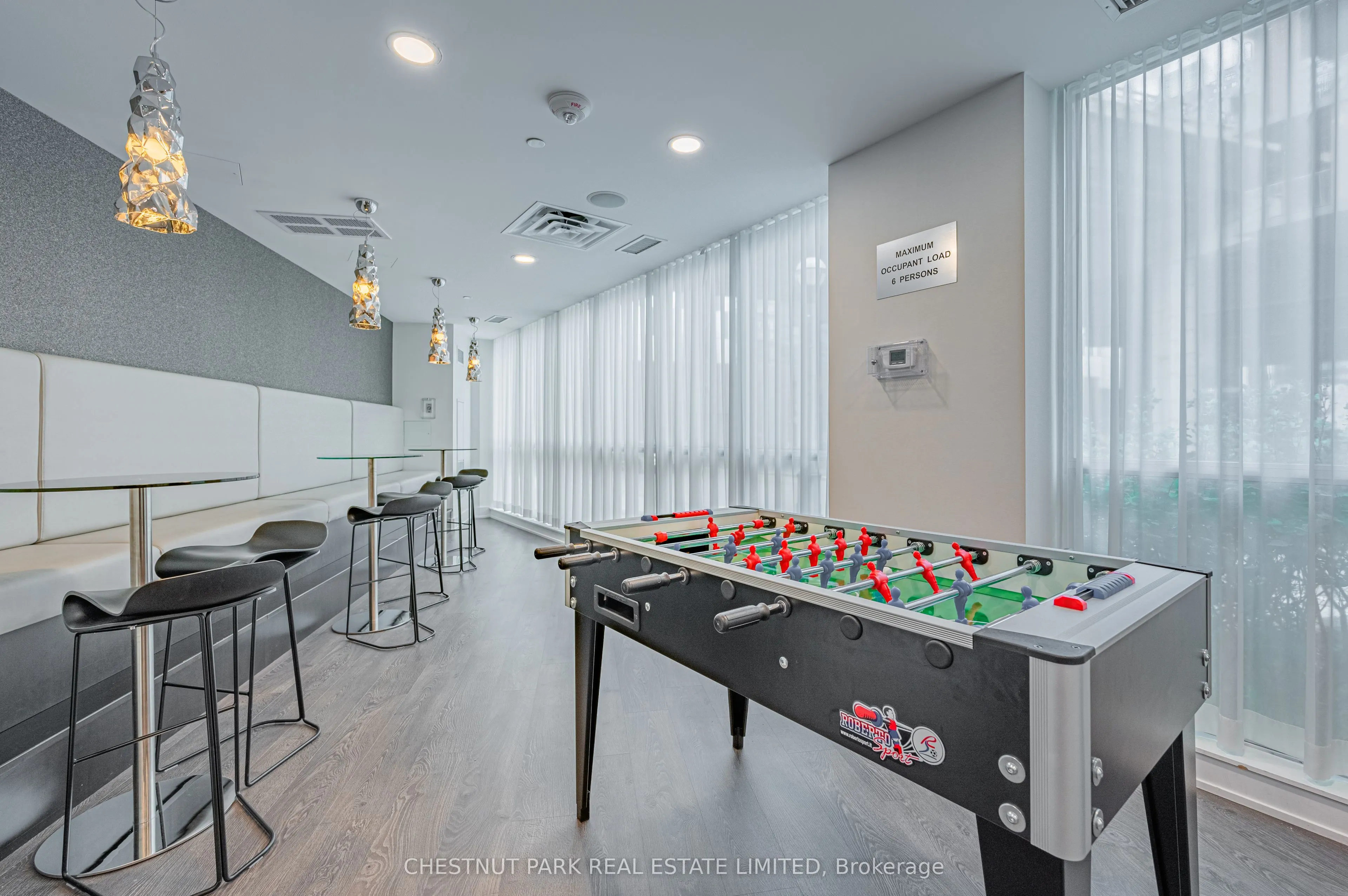 50 Bruyeres Mews, #515