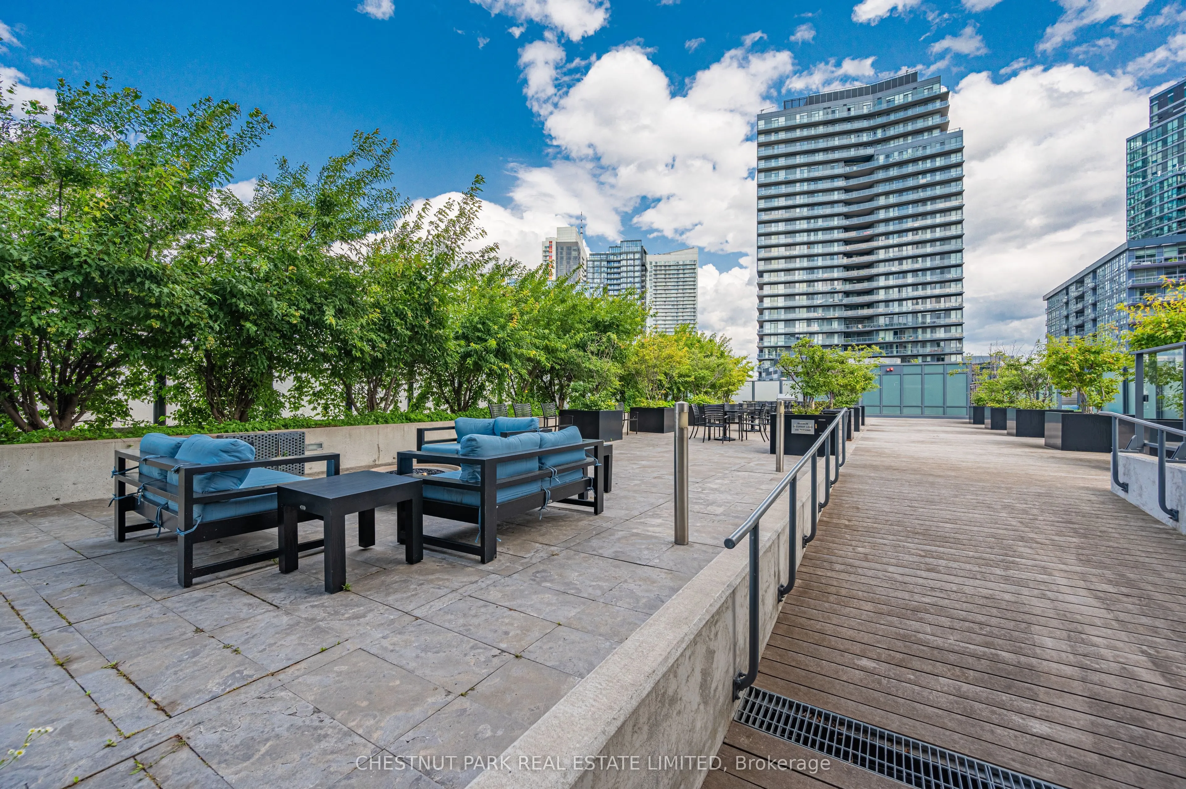 50 Bruyeres Mews, #515