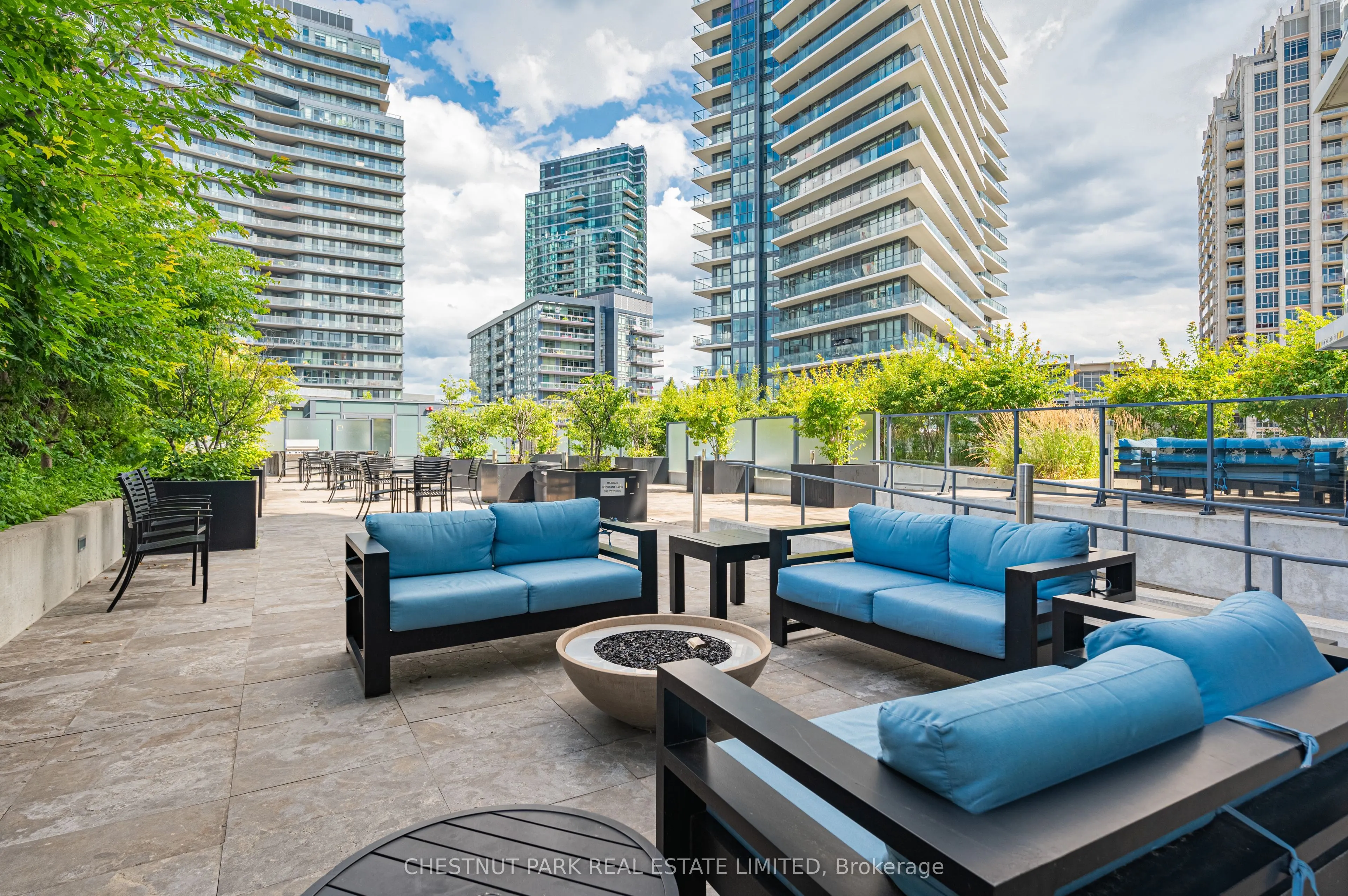 50 Bruyeres Mews, #515