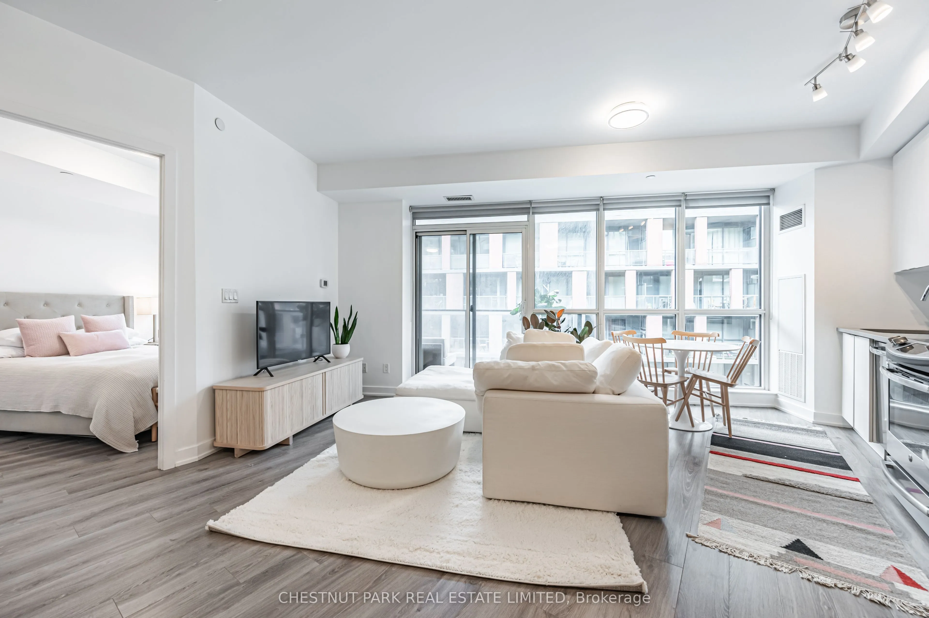 50 Bruyeres Mews, #515