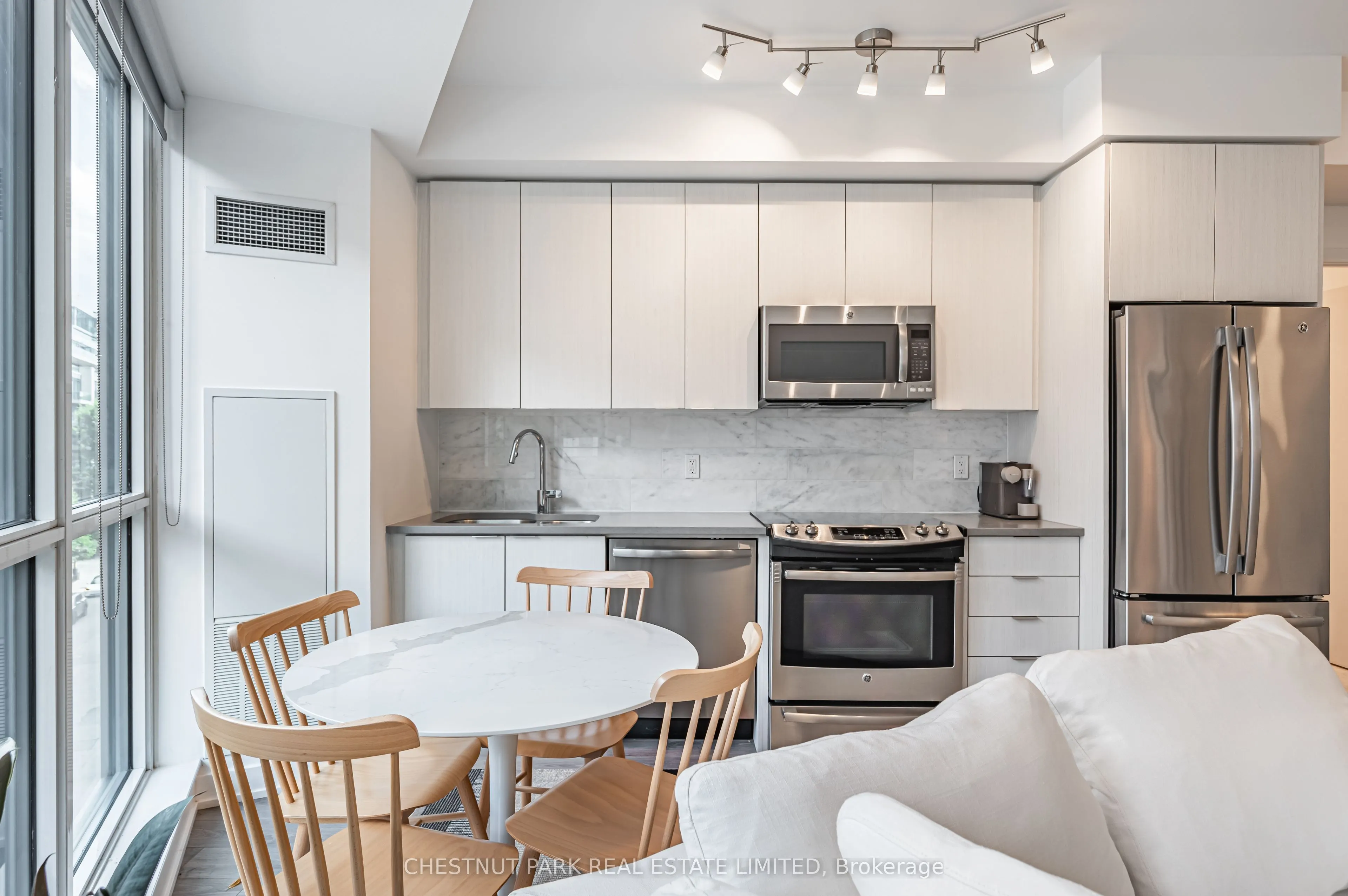 50 Bruyeres Mews, #515