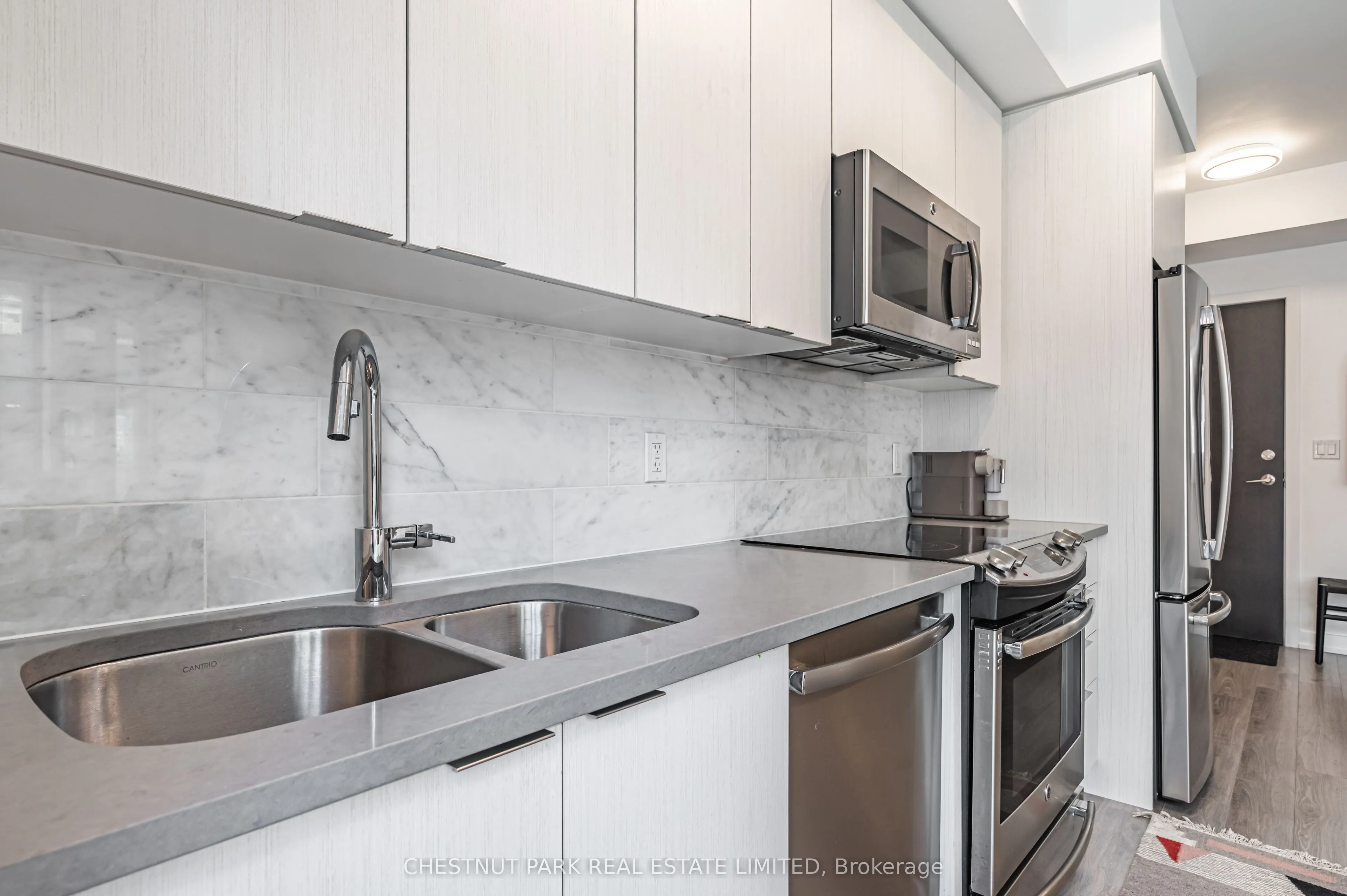 50 Bruyeres Mews, #515