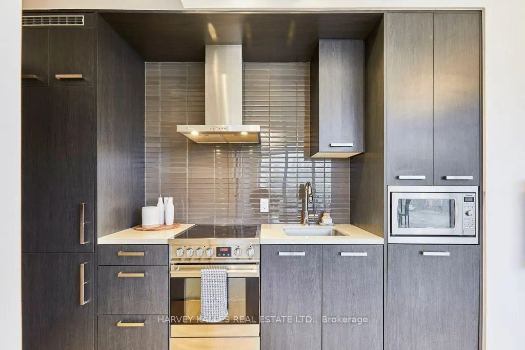 120 Bayview Avenue, #N204