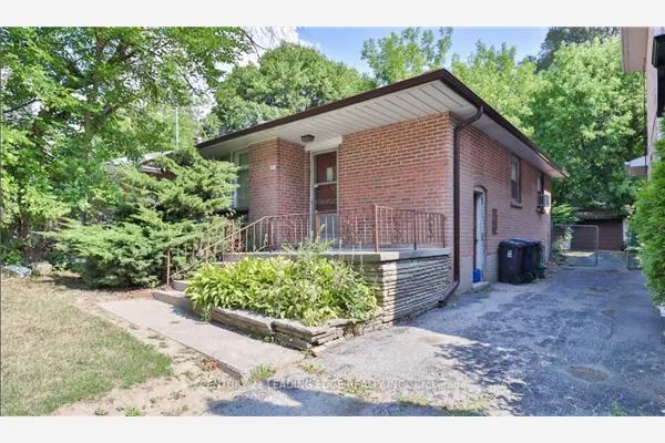 11 COLLINSON Boulevard