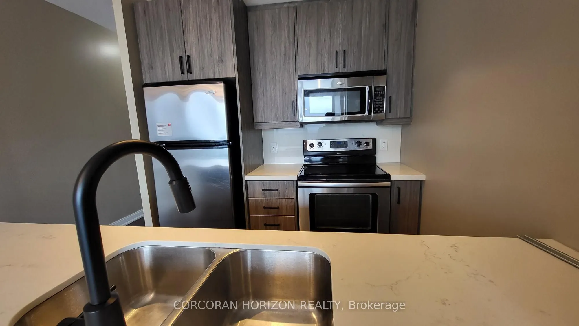 88 Broadway Avenue, #1601