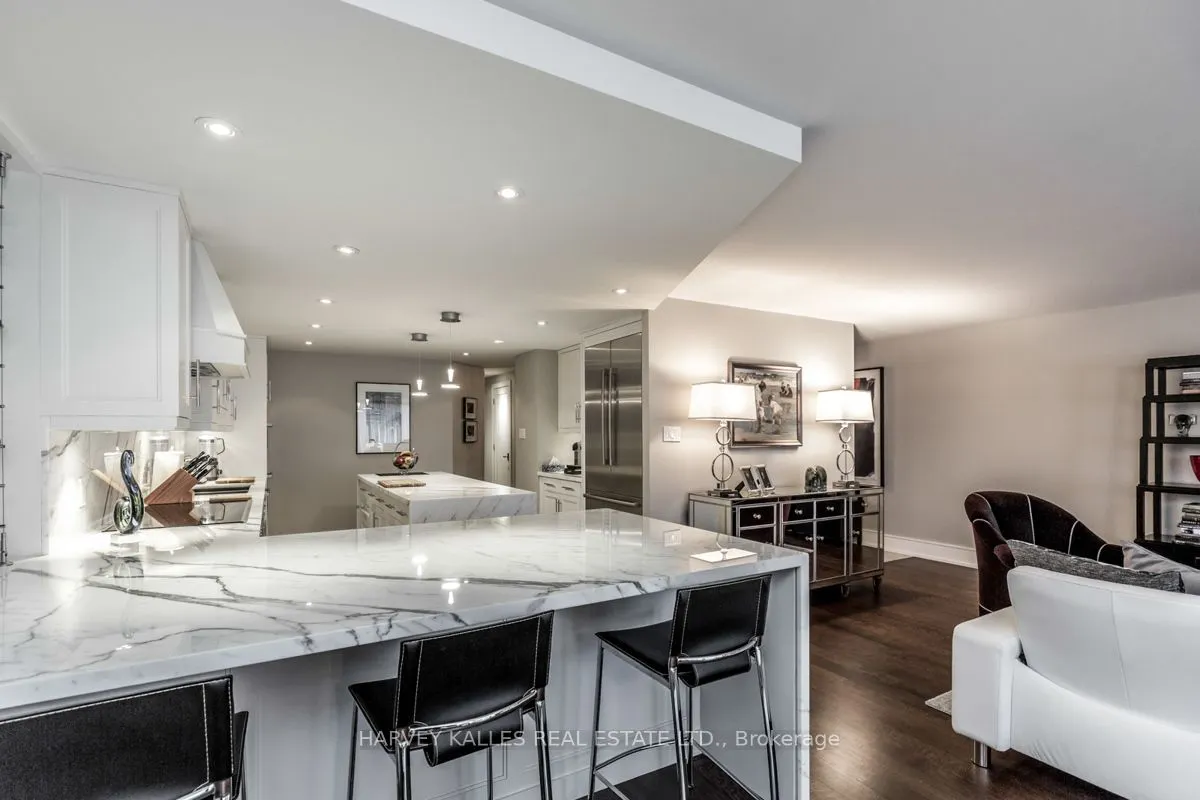 110 Bloor Street W, #1309