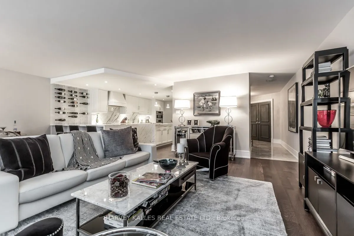 110 Bloor Street W, #1309