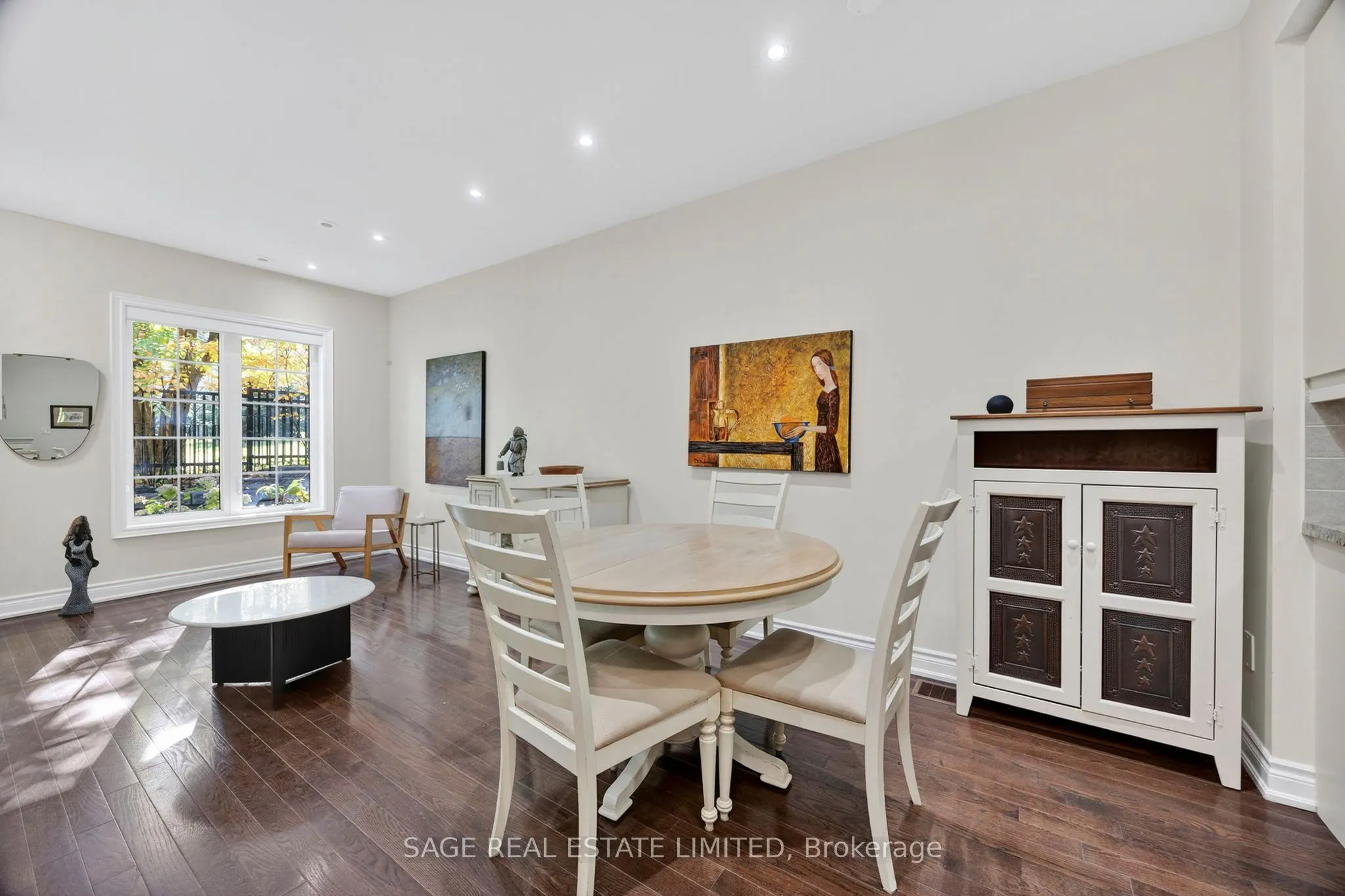 10 Hargrave Lane S, #1