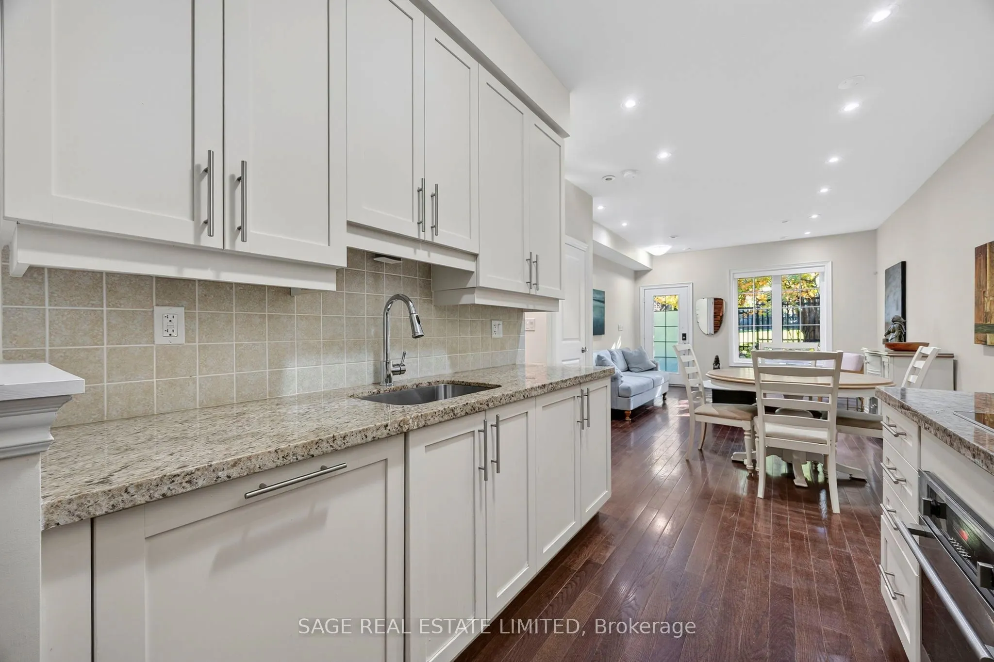 10 Hargrave Lane S, #1