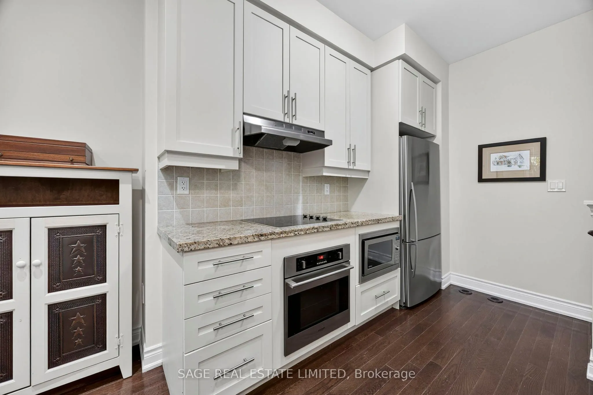 10 Hargrave Lane S, #1