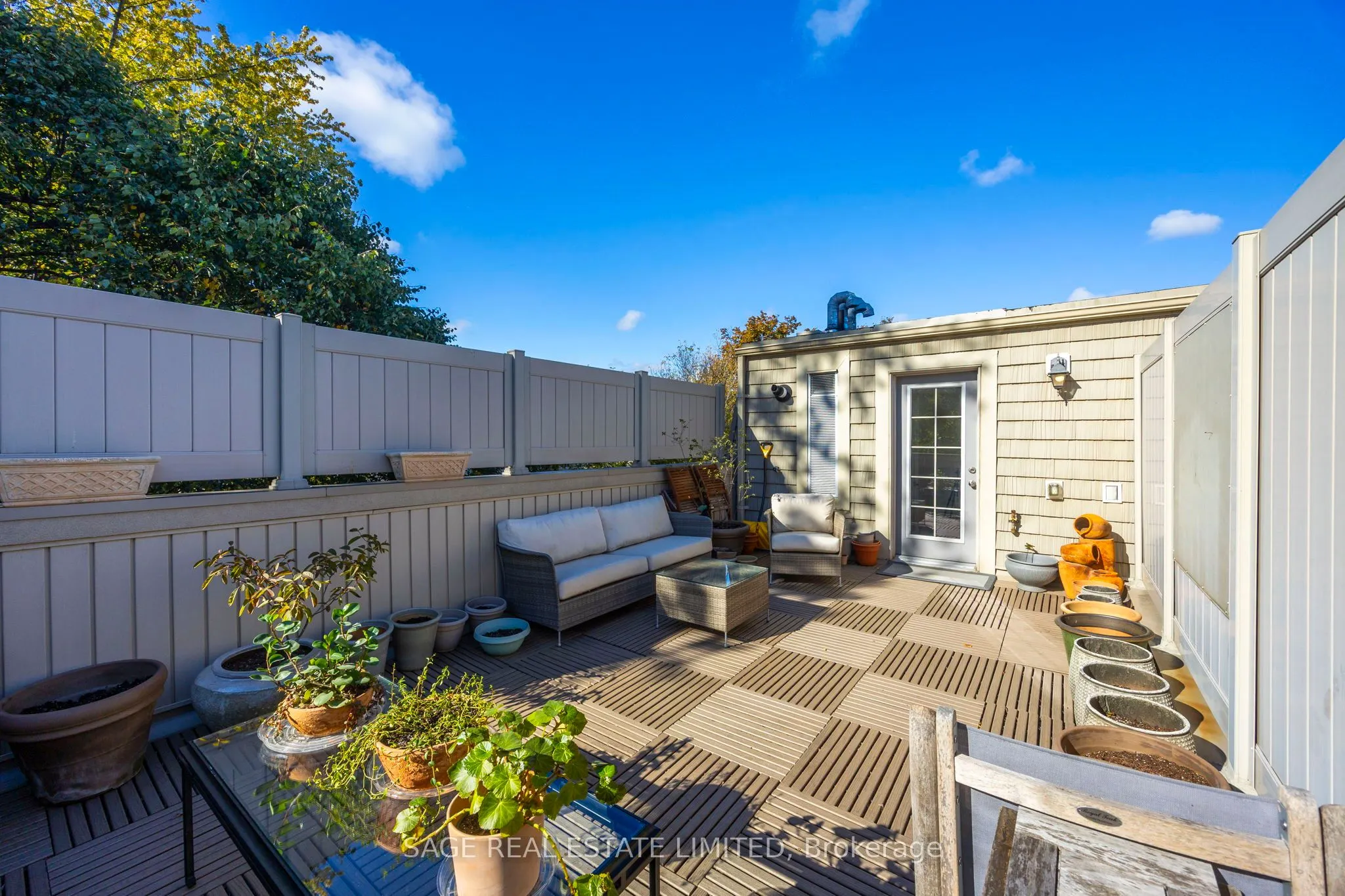 10 Hargrave Lane S, #1