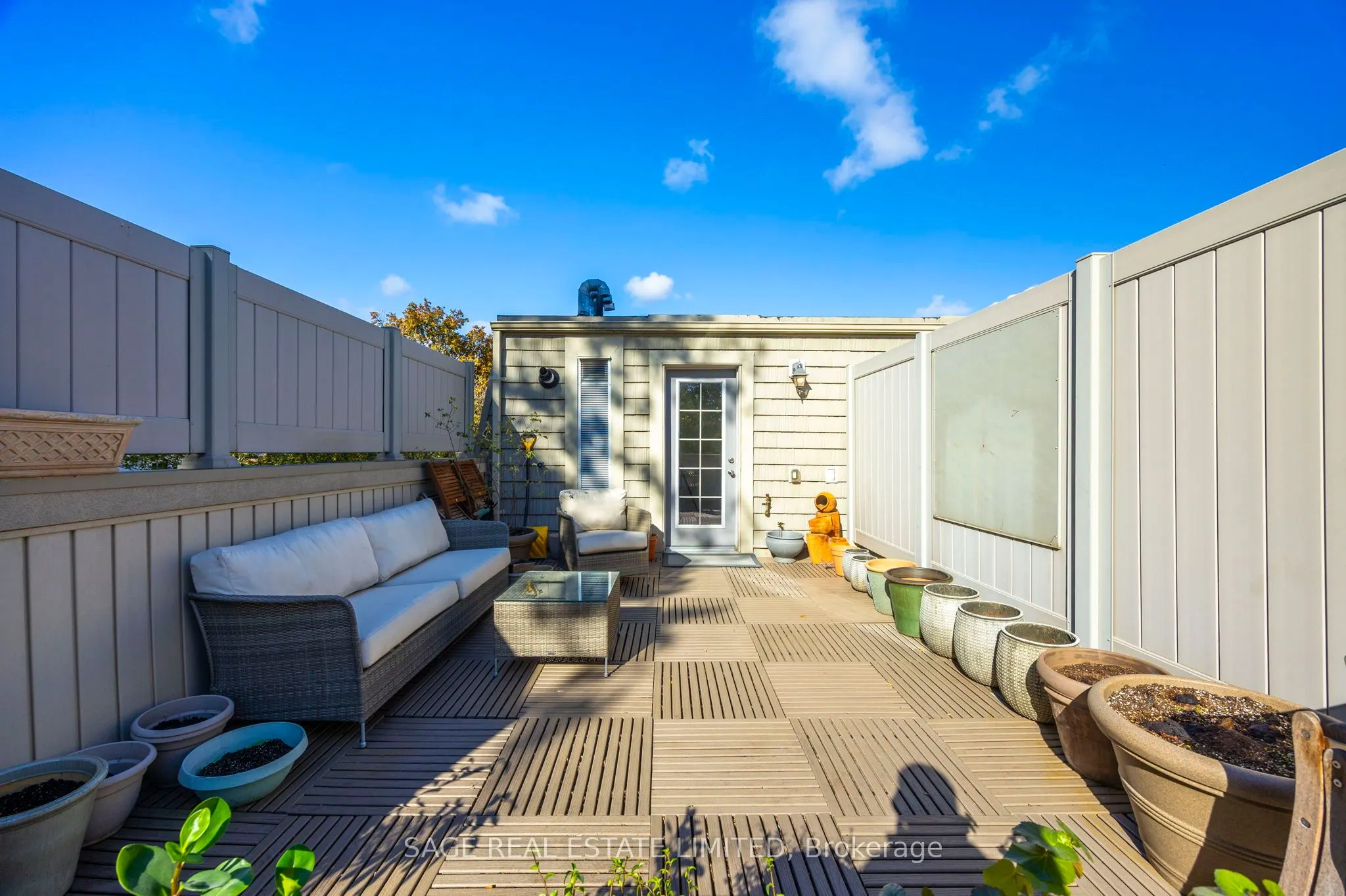 10 Hargrave Lane S, #1