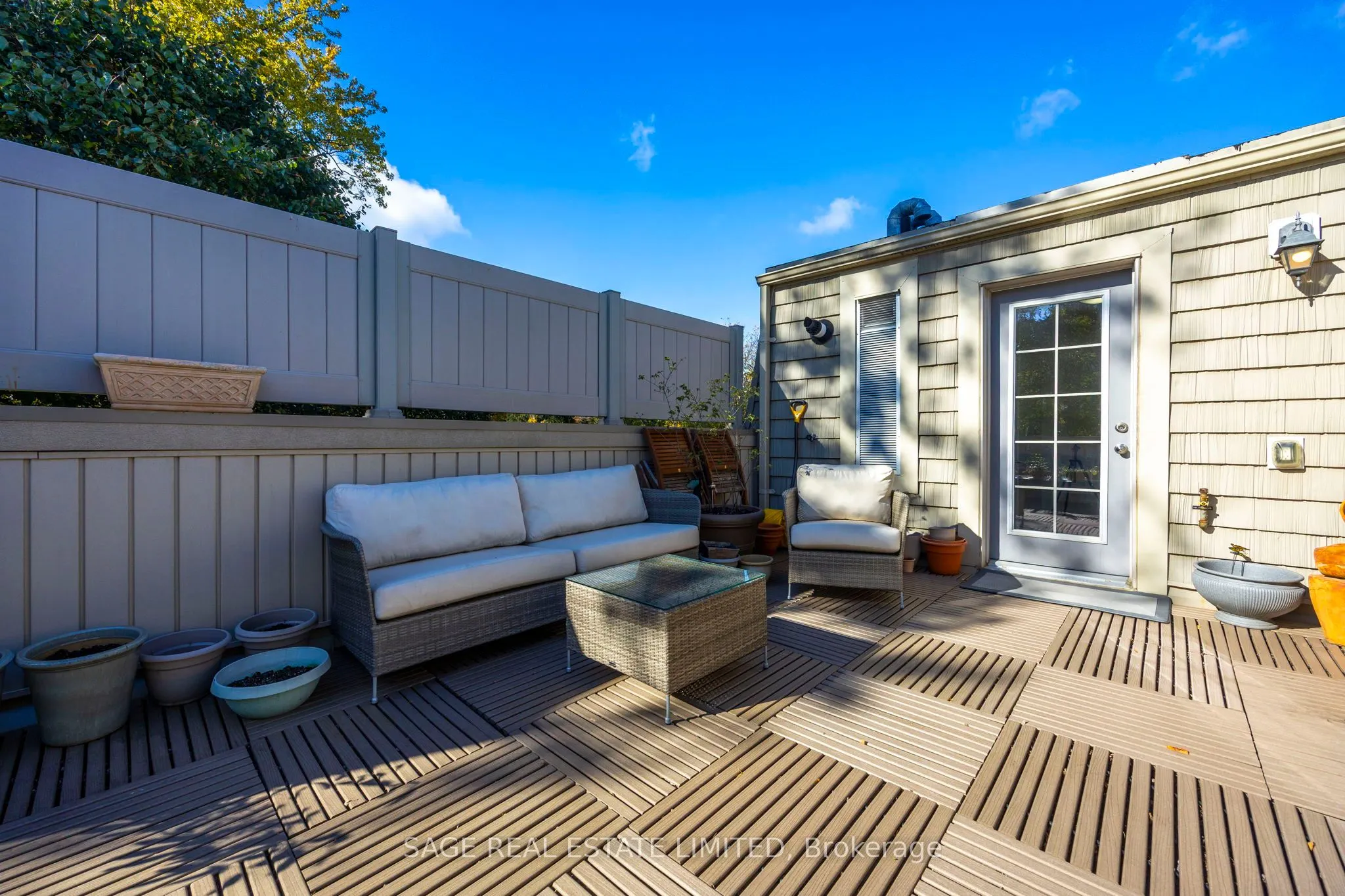 10 Hargrave Lane S, #1