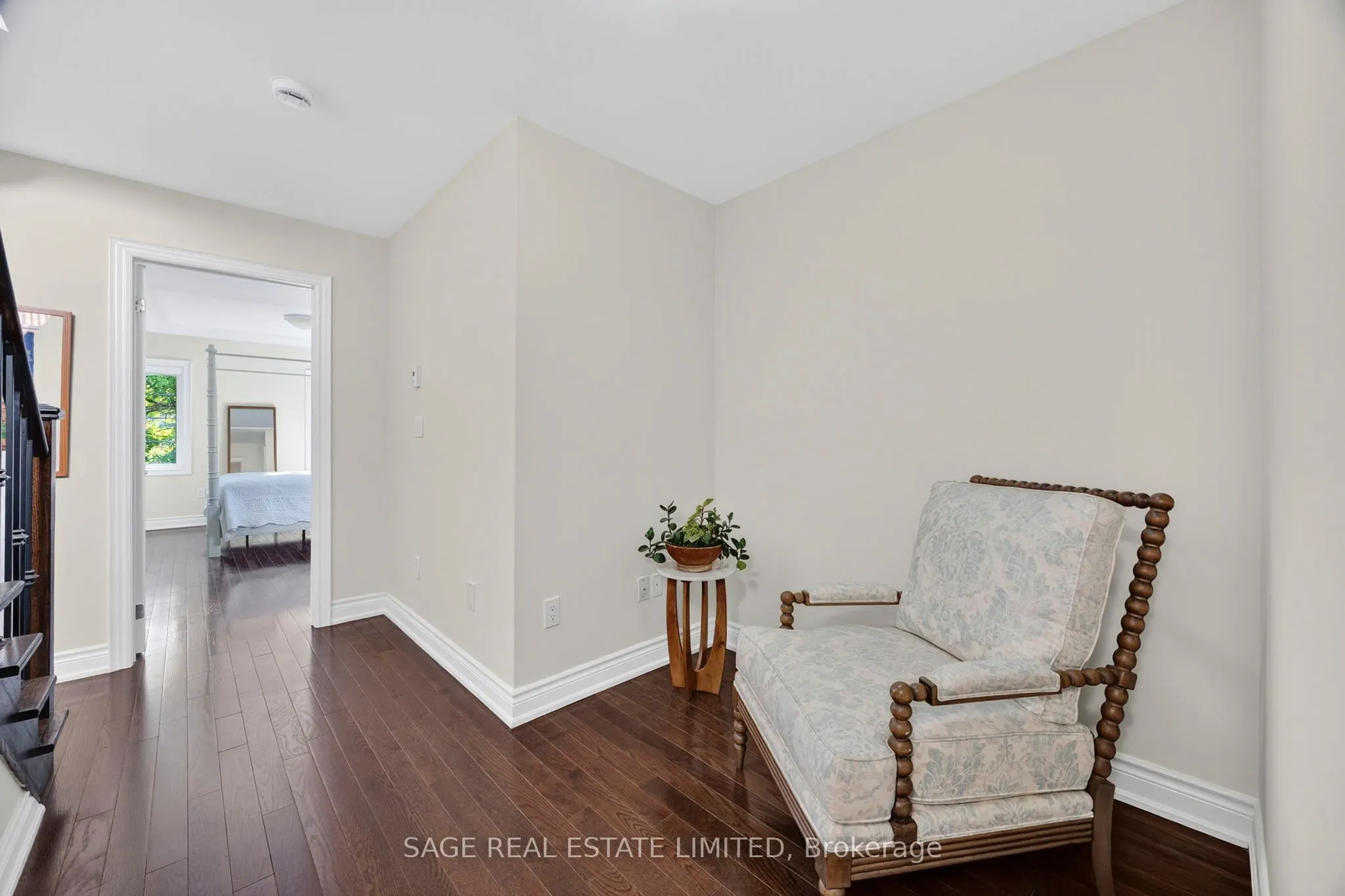 10 Hargrave Lane S, #1